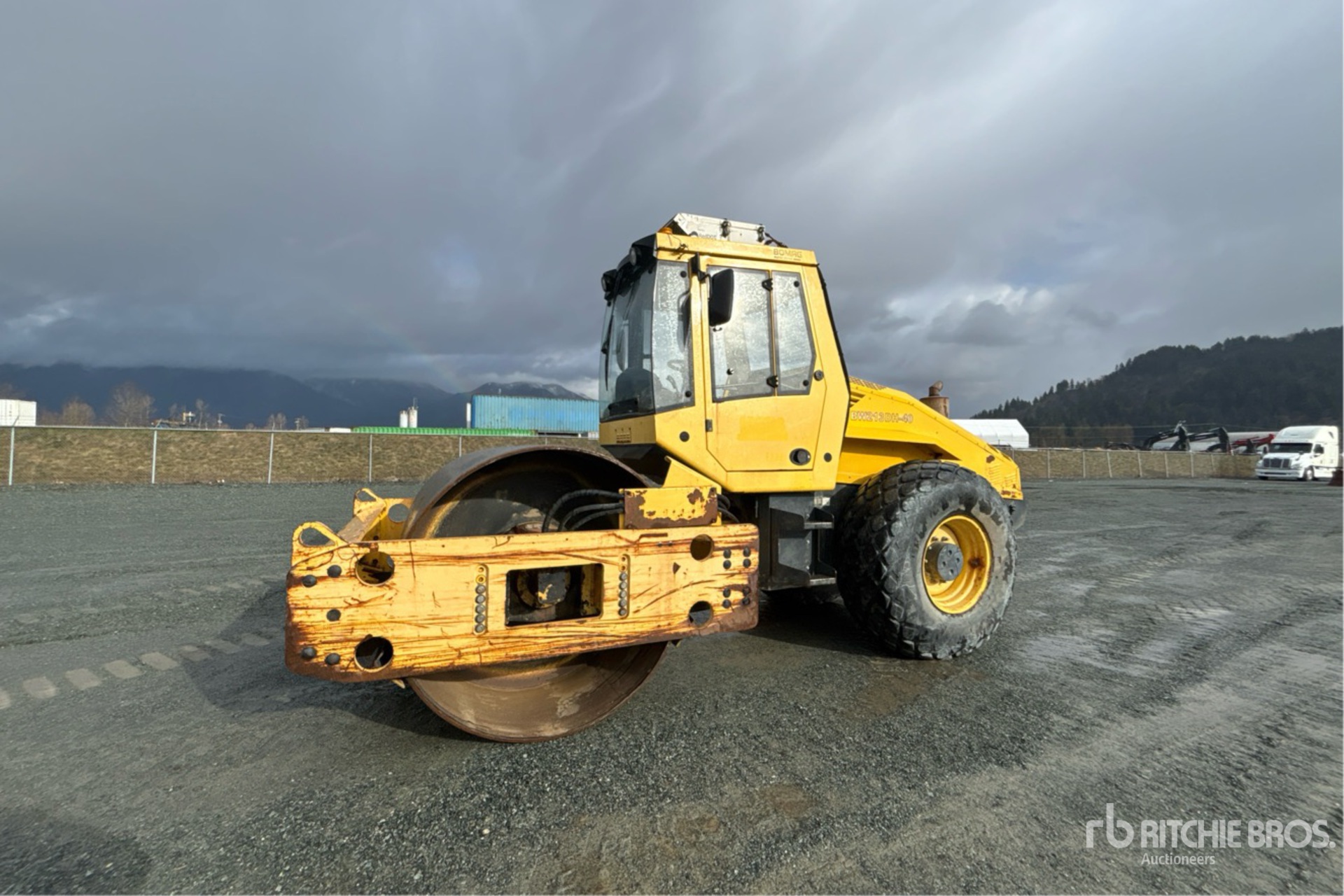 General Appearance with Picture, Left Front Corner