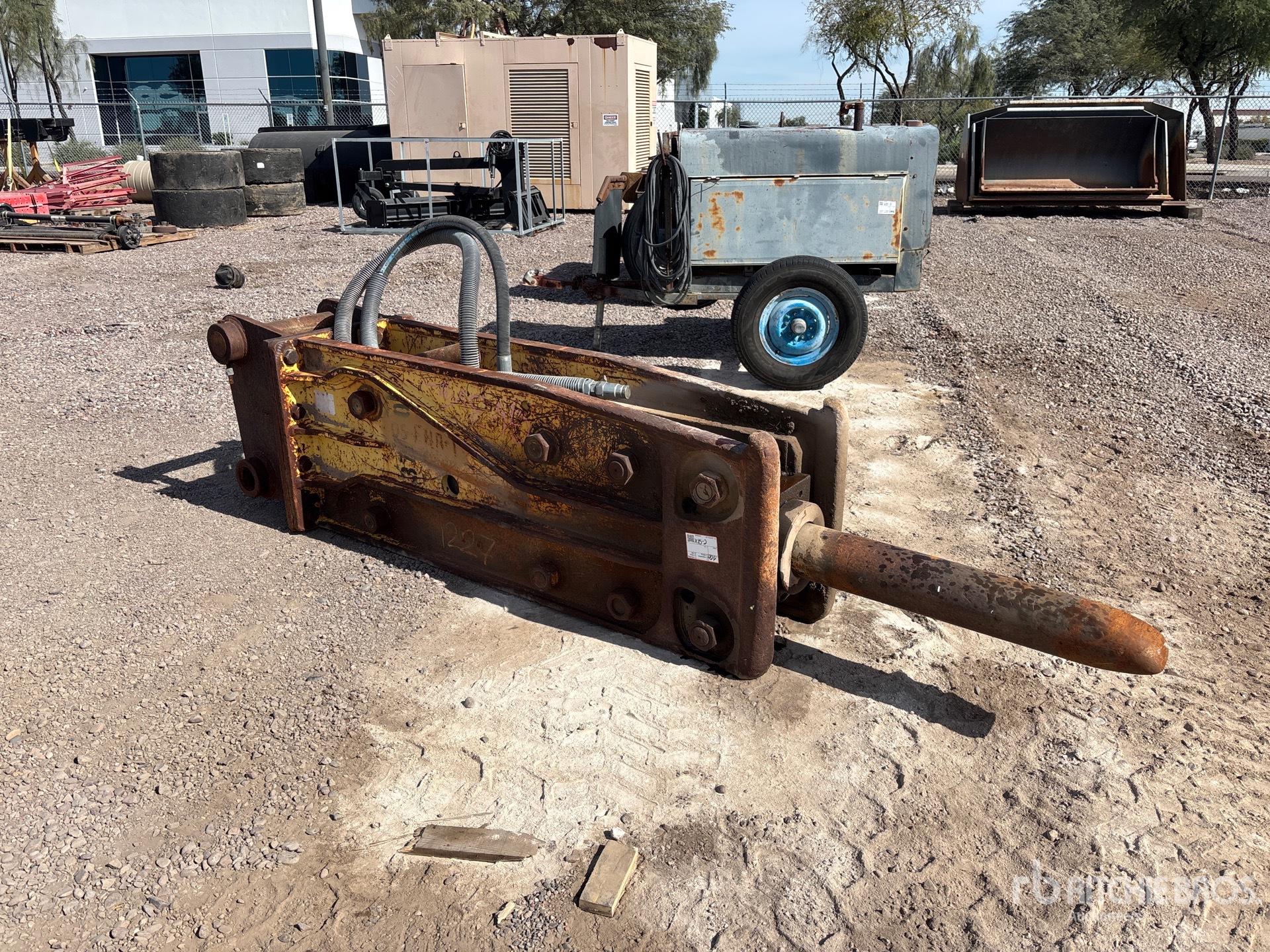 General Appearance with Bild, Ecke vorne links