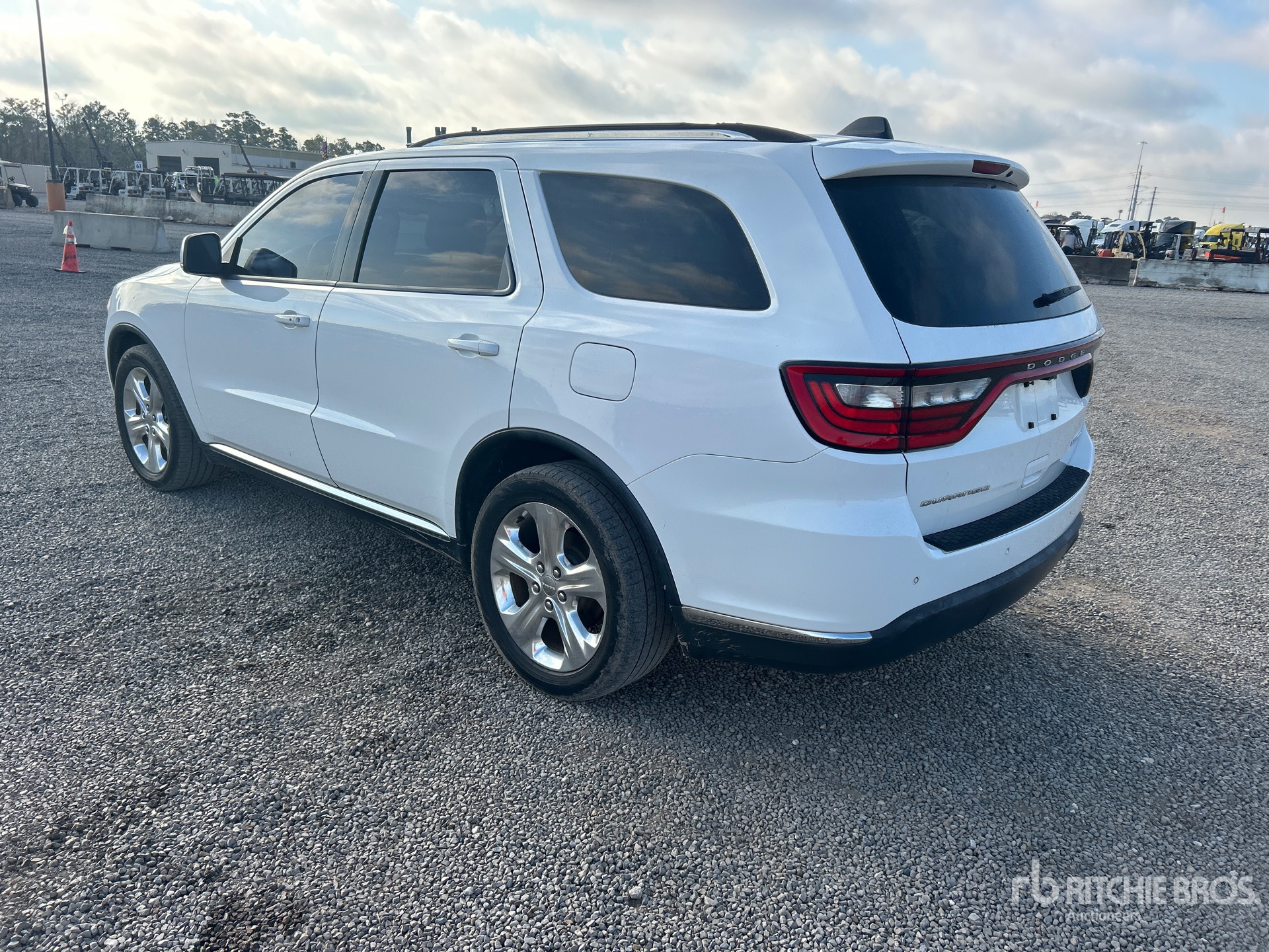 General Appearance with Foto, angolo posteriore sinistro