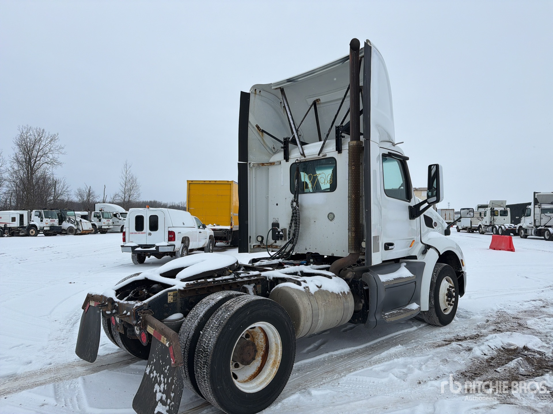Aspect général with Image, coin arrière droit
