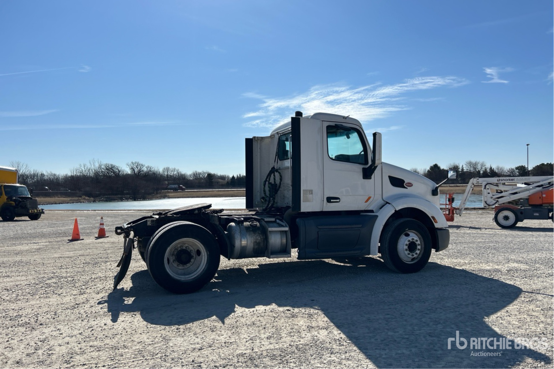 General Appearance with Bild, Ecke hinten rechts