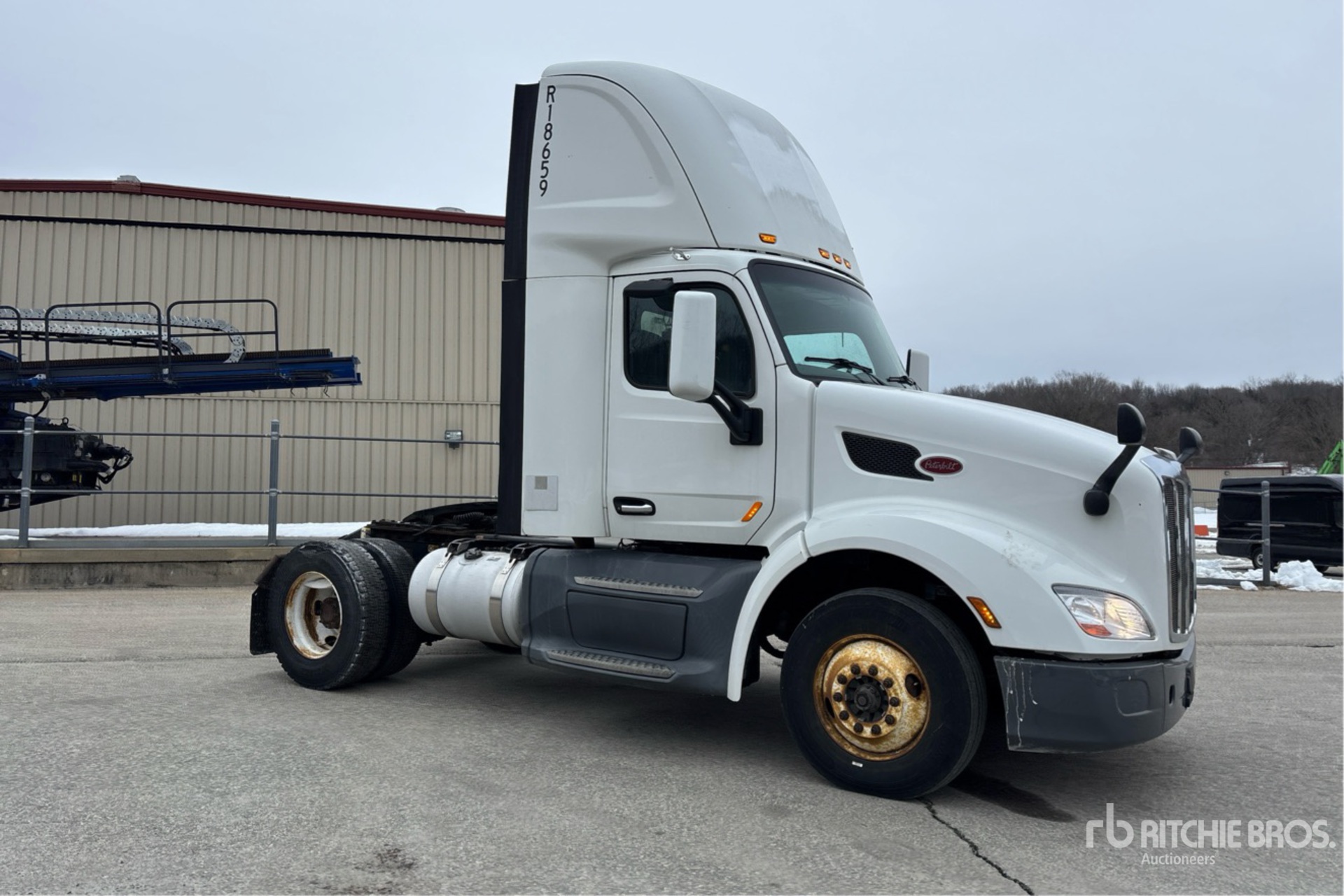 General Appearance with Bild, Ecke vorne rechts