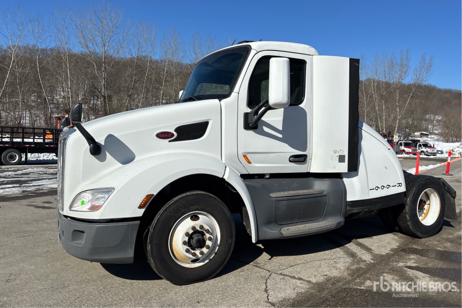 General Appearance with Bild, Ecke vorne links