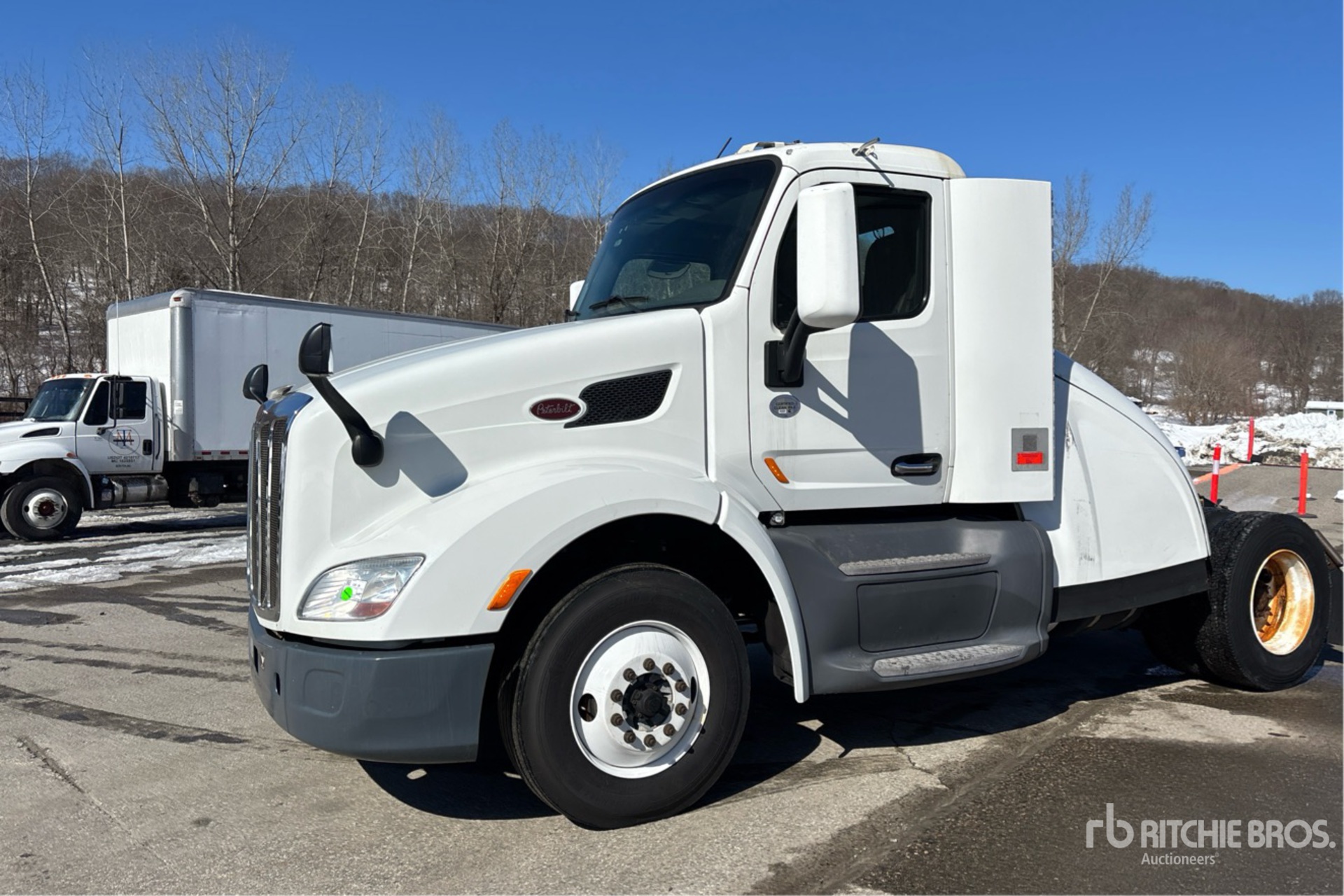 General Appearance with Bild, Ecke vorne links