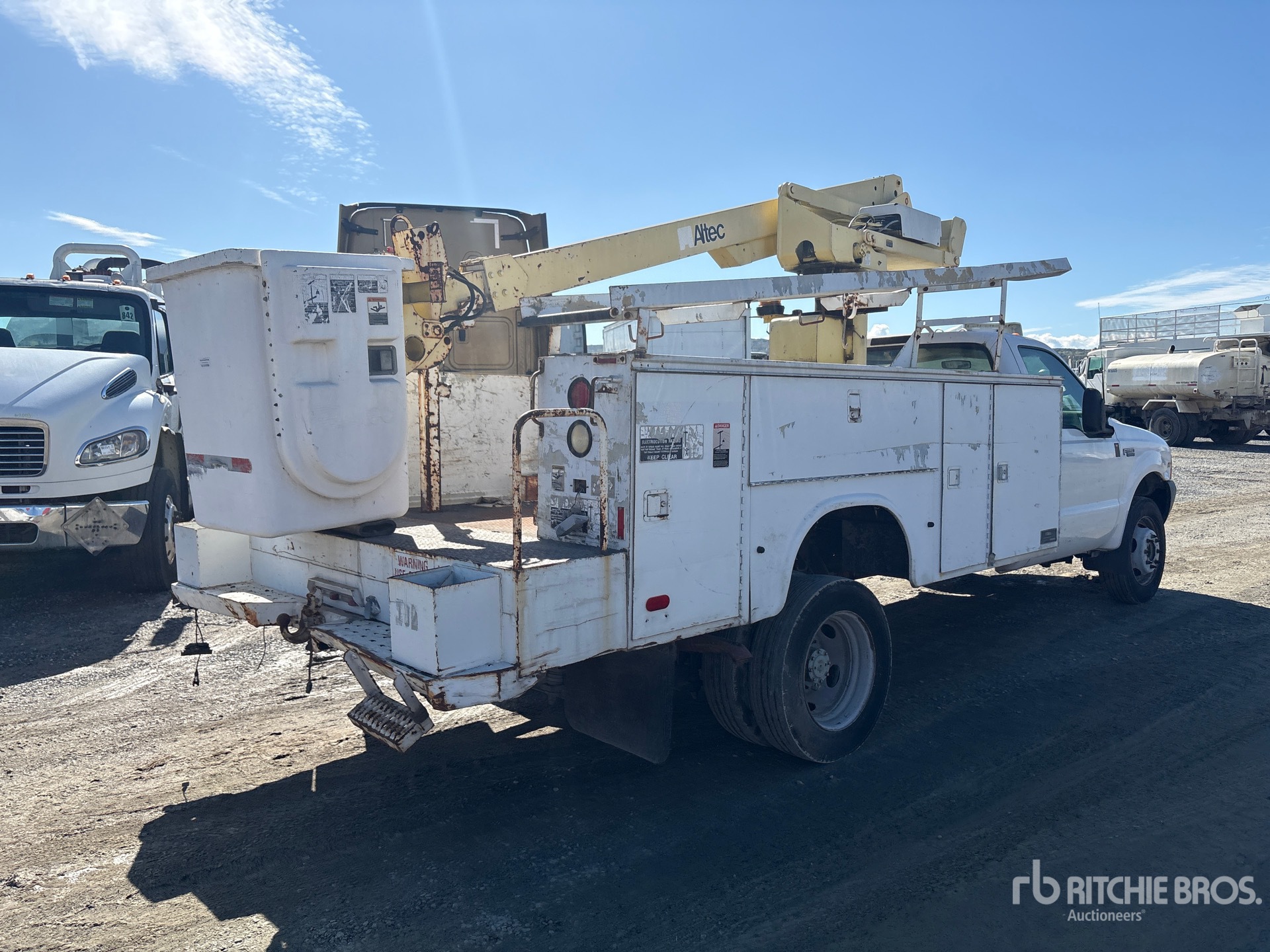 Aspect général with Image, coin arrière droit