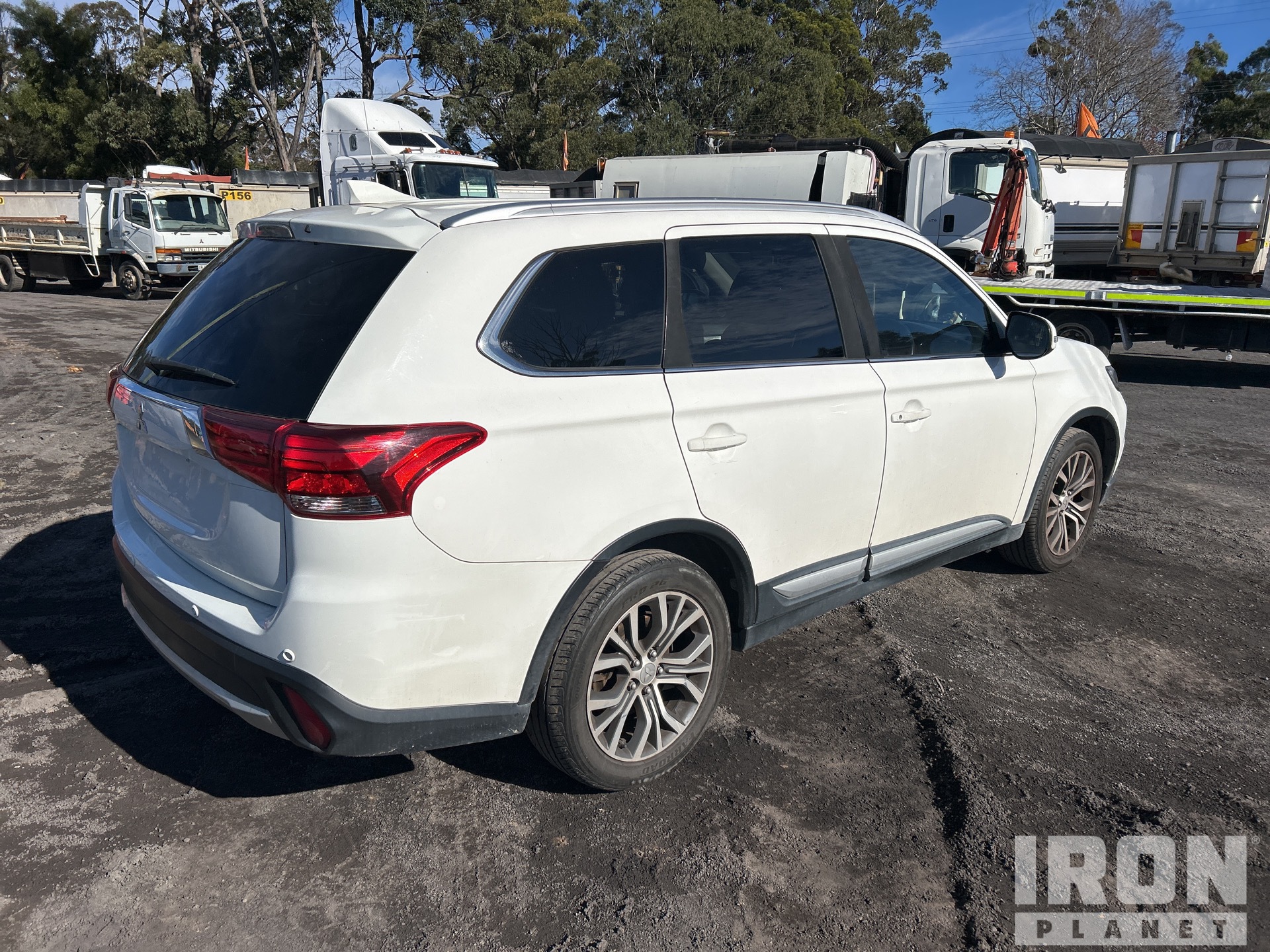 General Appearance with Picture, Left Rear Corner
