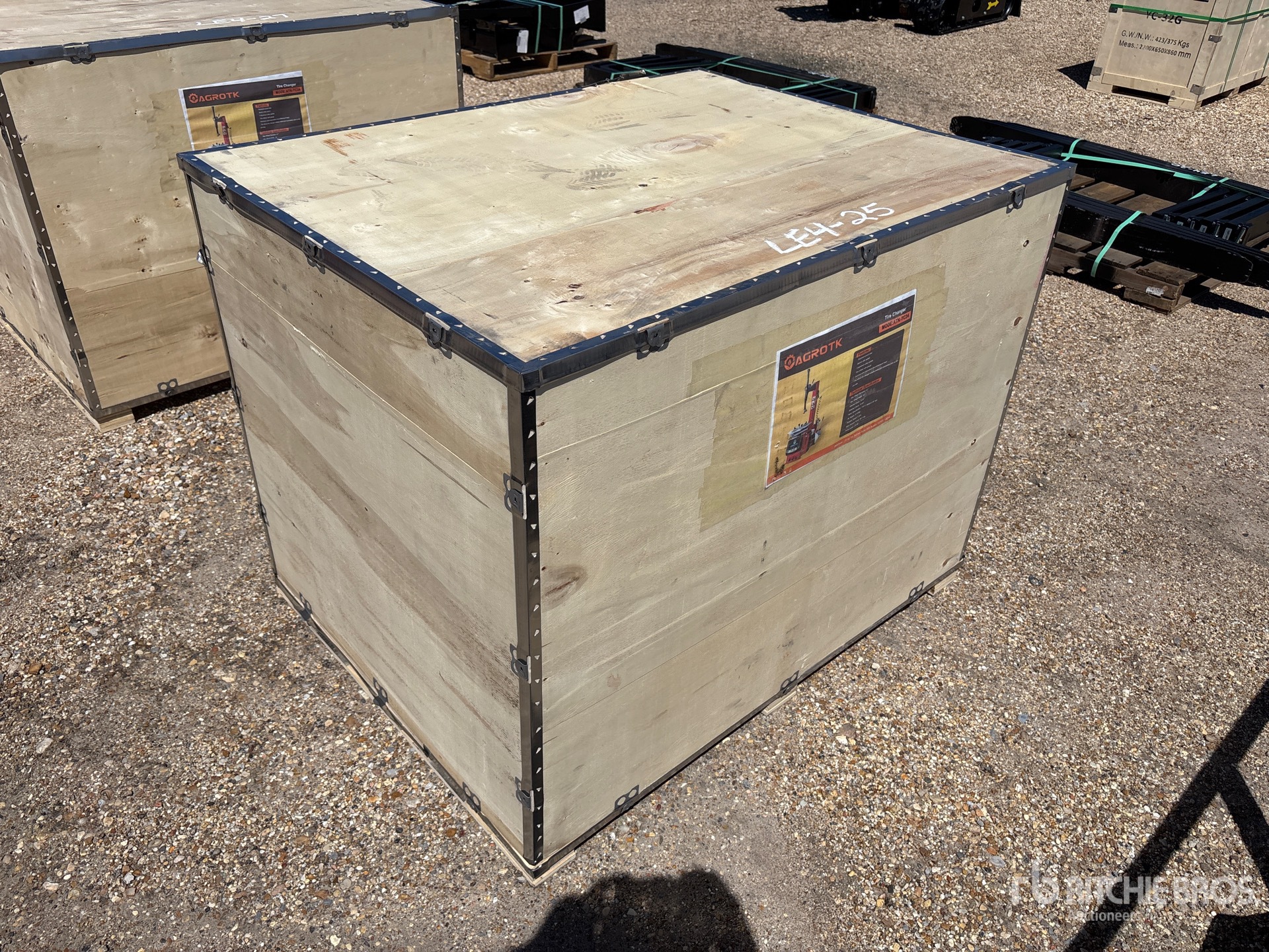 General Appearance with Picture, Right Front Corner