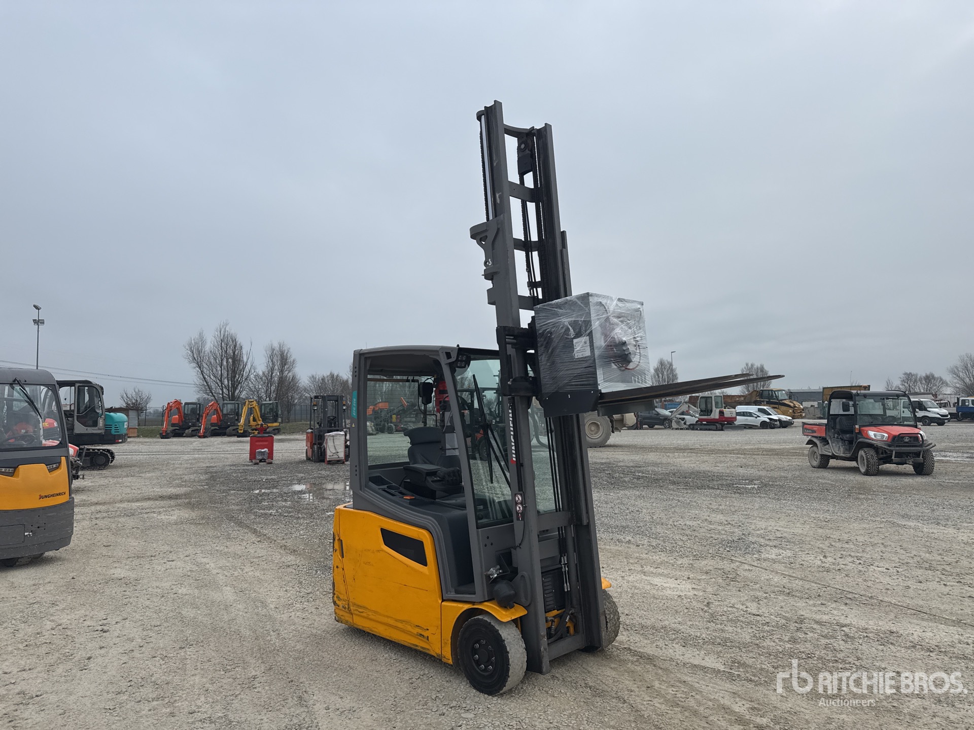 General Appearance with Picture, Right Front Corner