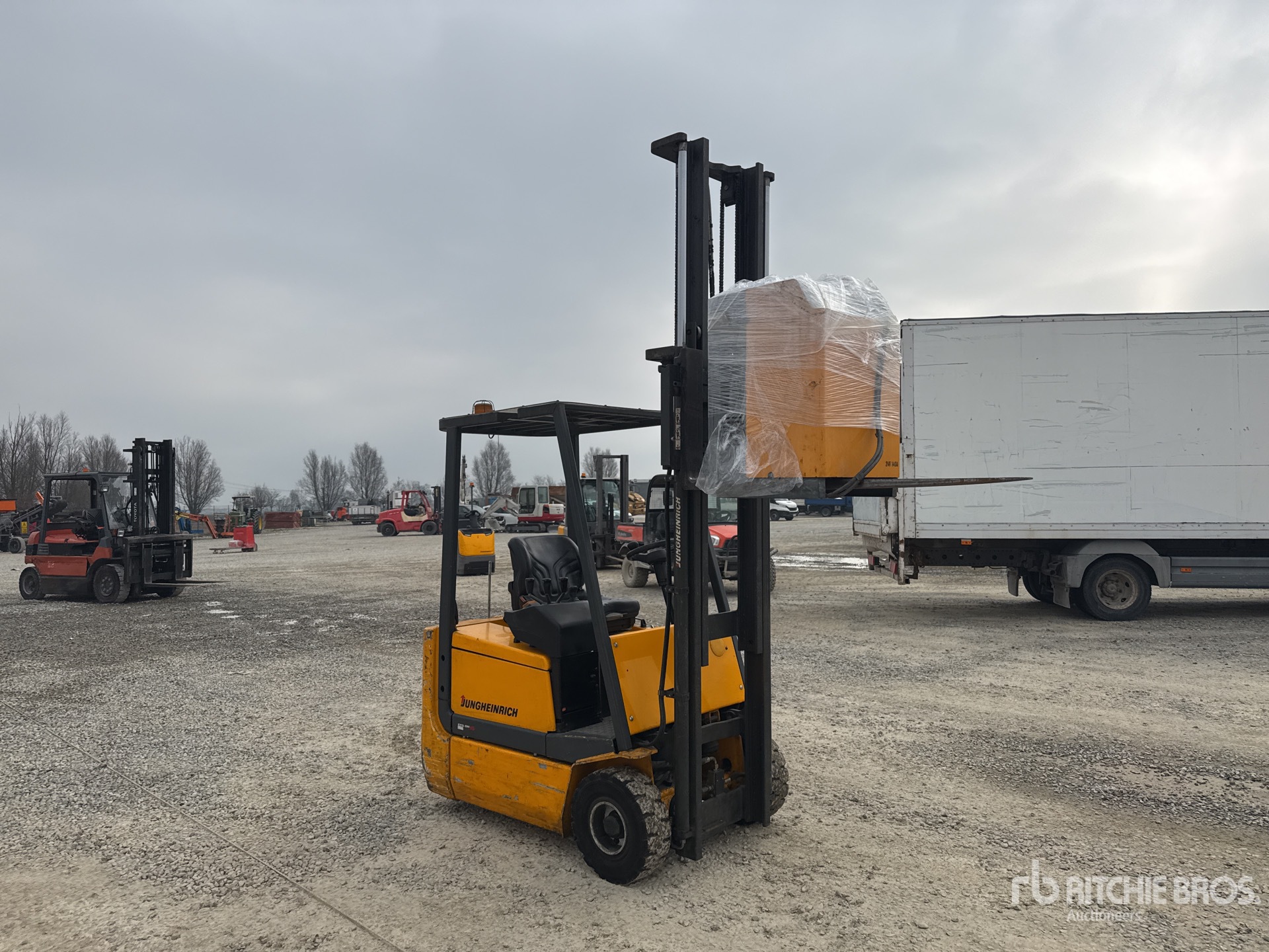 General Appearance with Picture, Right Front Corner