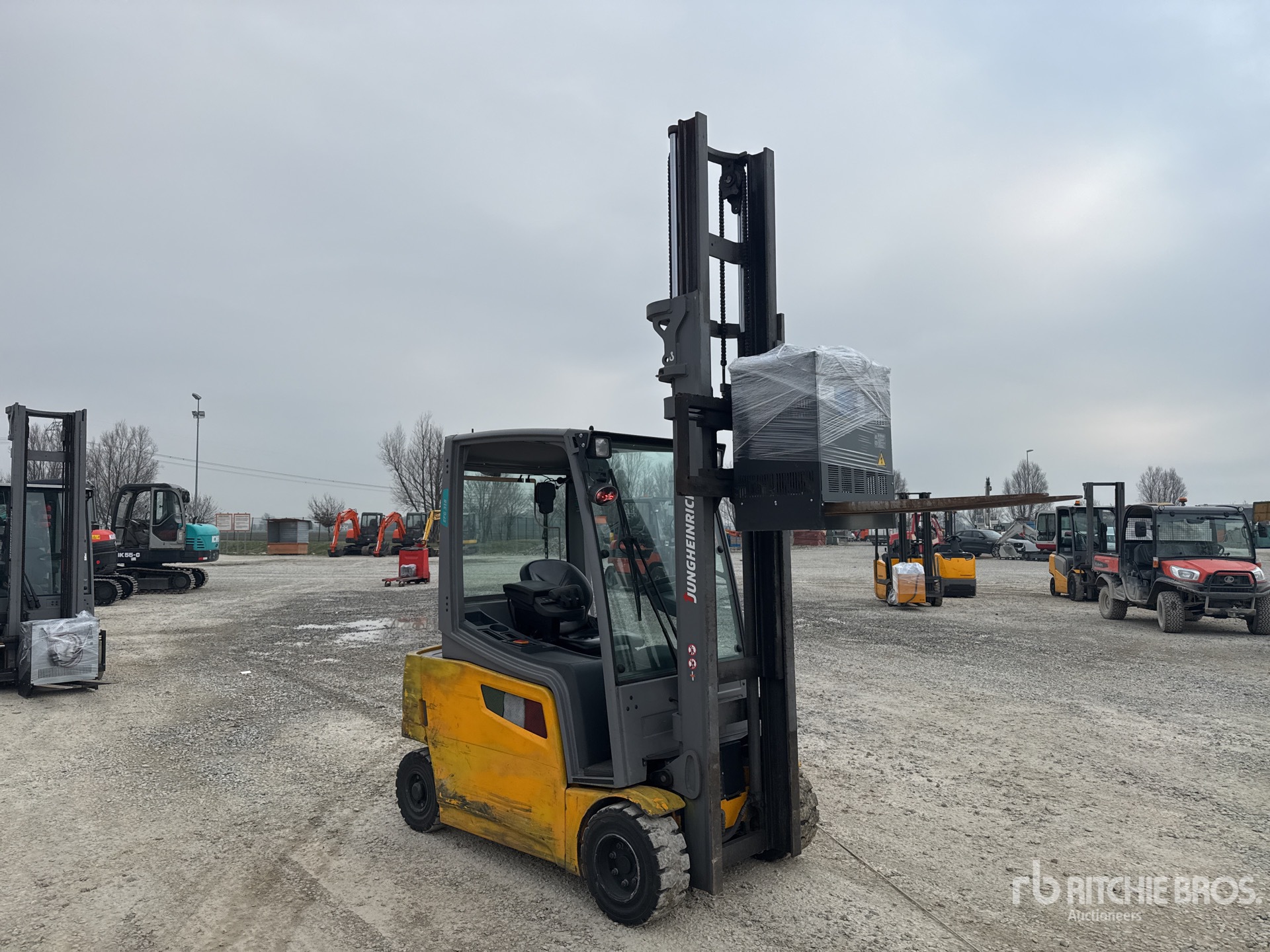 General Appearance with Picture, Right Front Corner