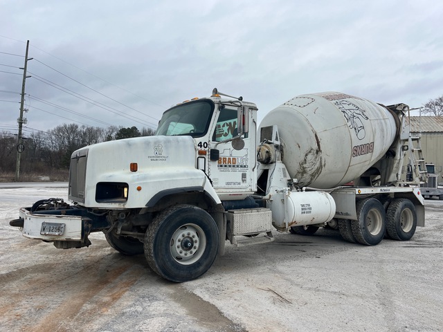 2001 International PayStar 5600i 6x4 Mixer Truck