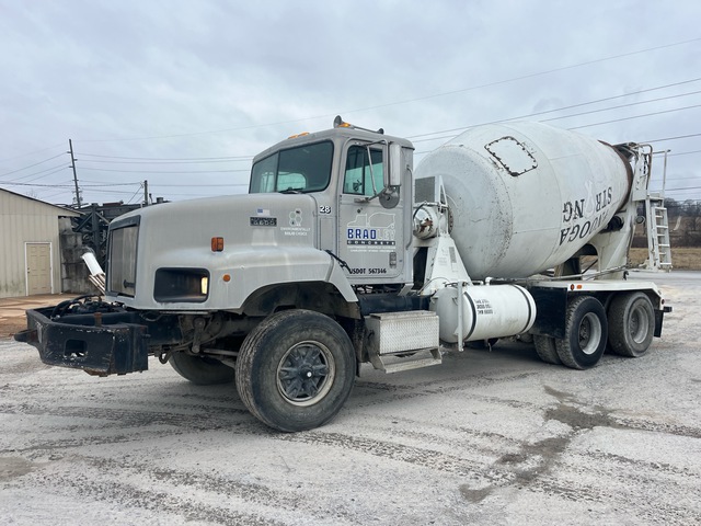 1999 International Paystar 5000 6x4 Mixer Truck