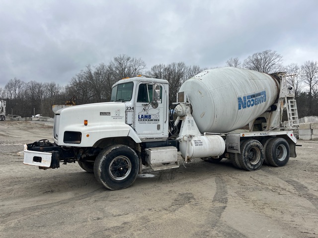 1999 International Paystar 5000 6x4 Mixer Truck