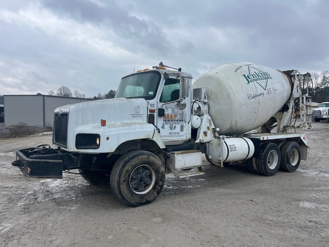 2003 International PayStar 5600i 6x4 Mixer Truck