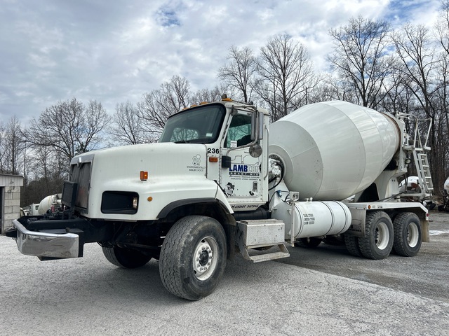 2005 International PayStar 5600i 6x4 Mixer Truck