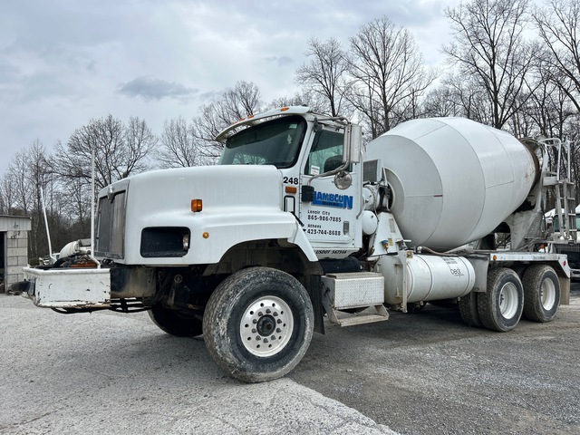 2005 International PayStar 5600i 6x4 Mixer Truck