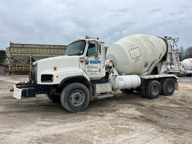 2005 International PayStar 5600i 6x4 Mixer Truck