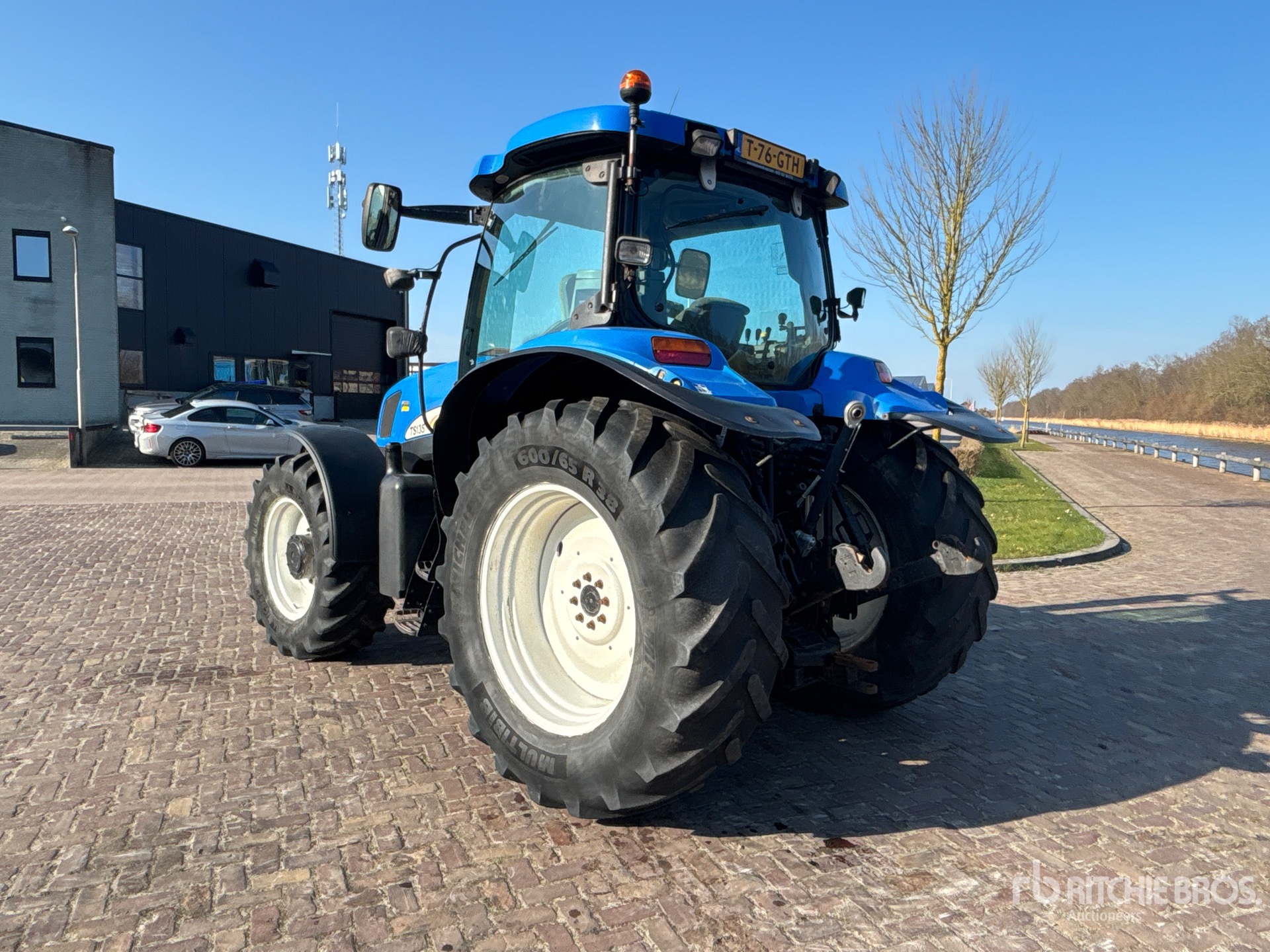 General Appearance with Bild, Ecke hinten links