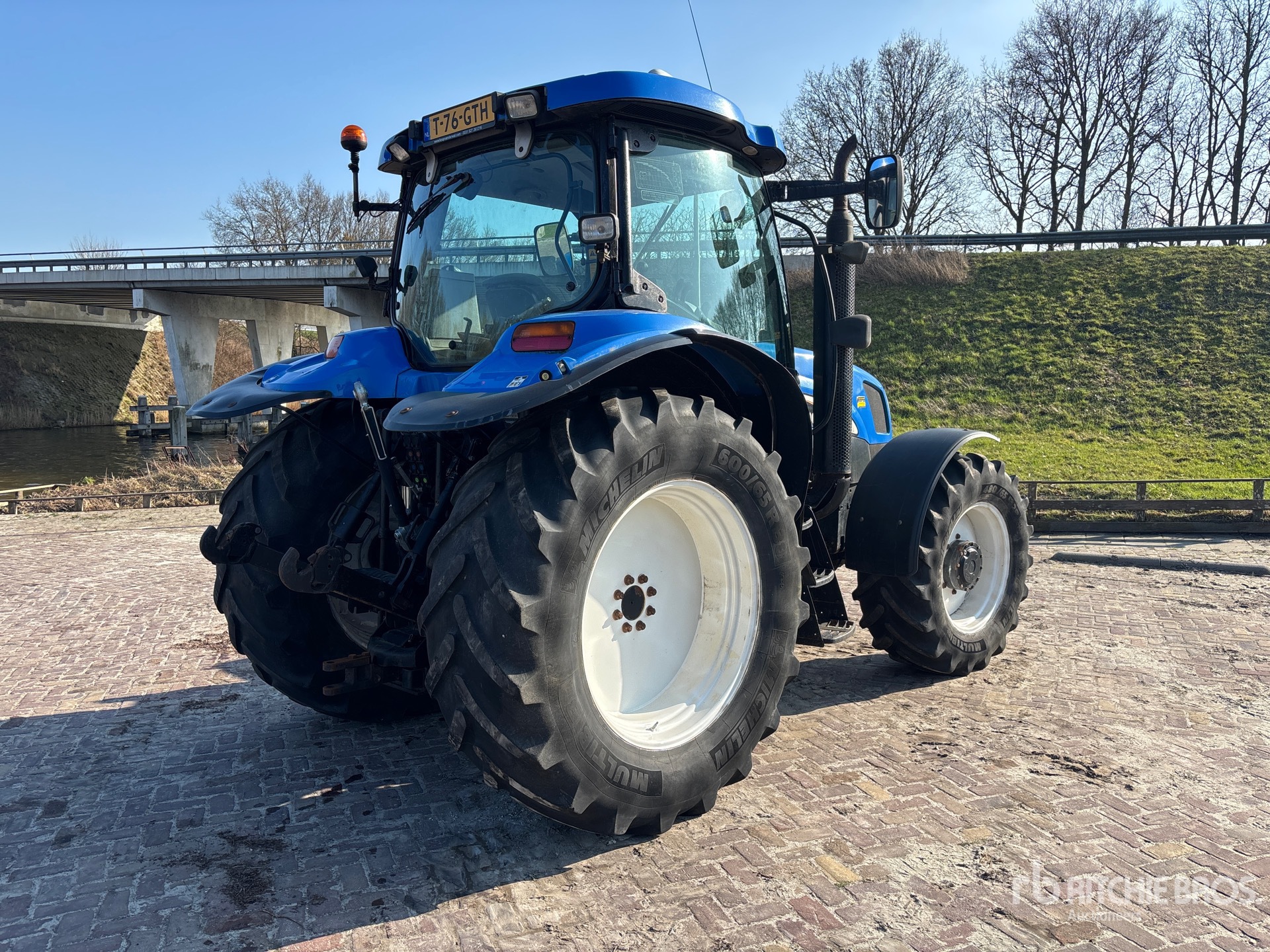 General Appearance with Bild, Ecke hinten rechts