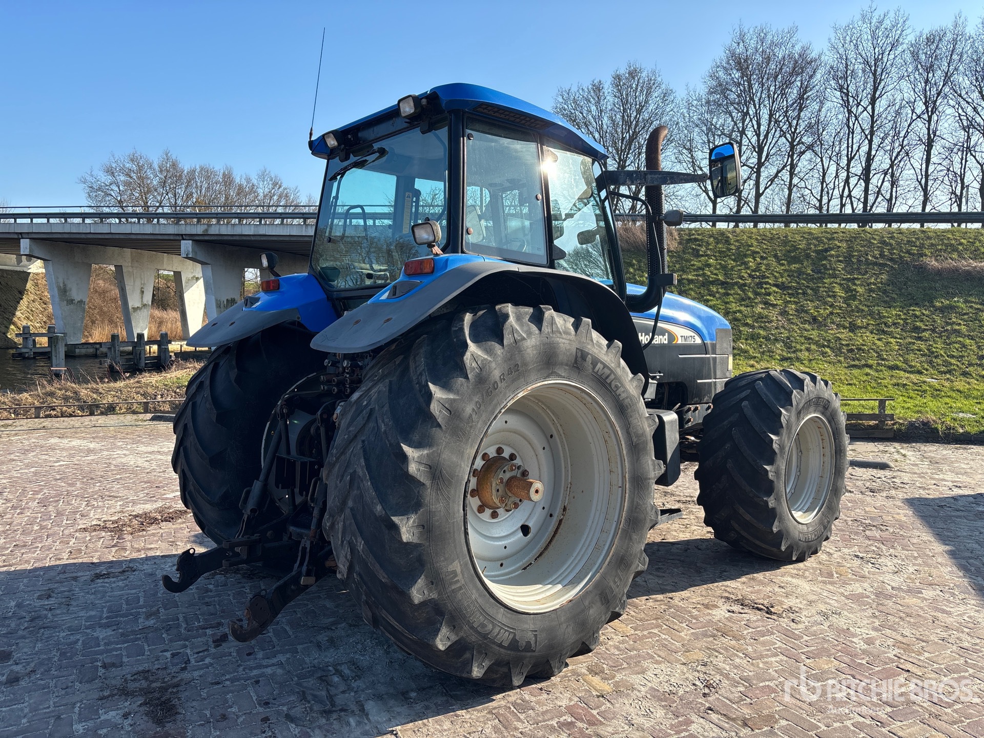 General Appearance with Bild, Ecke hinten rechts