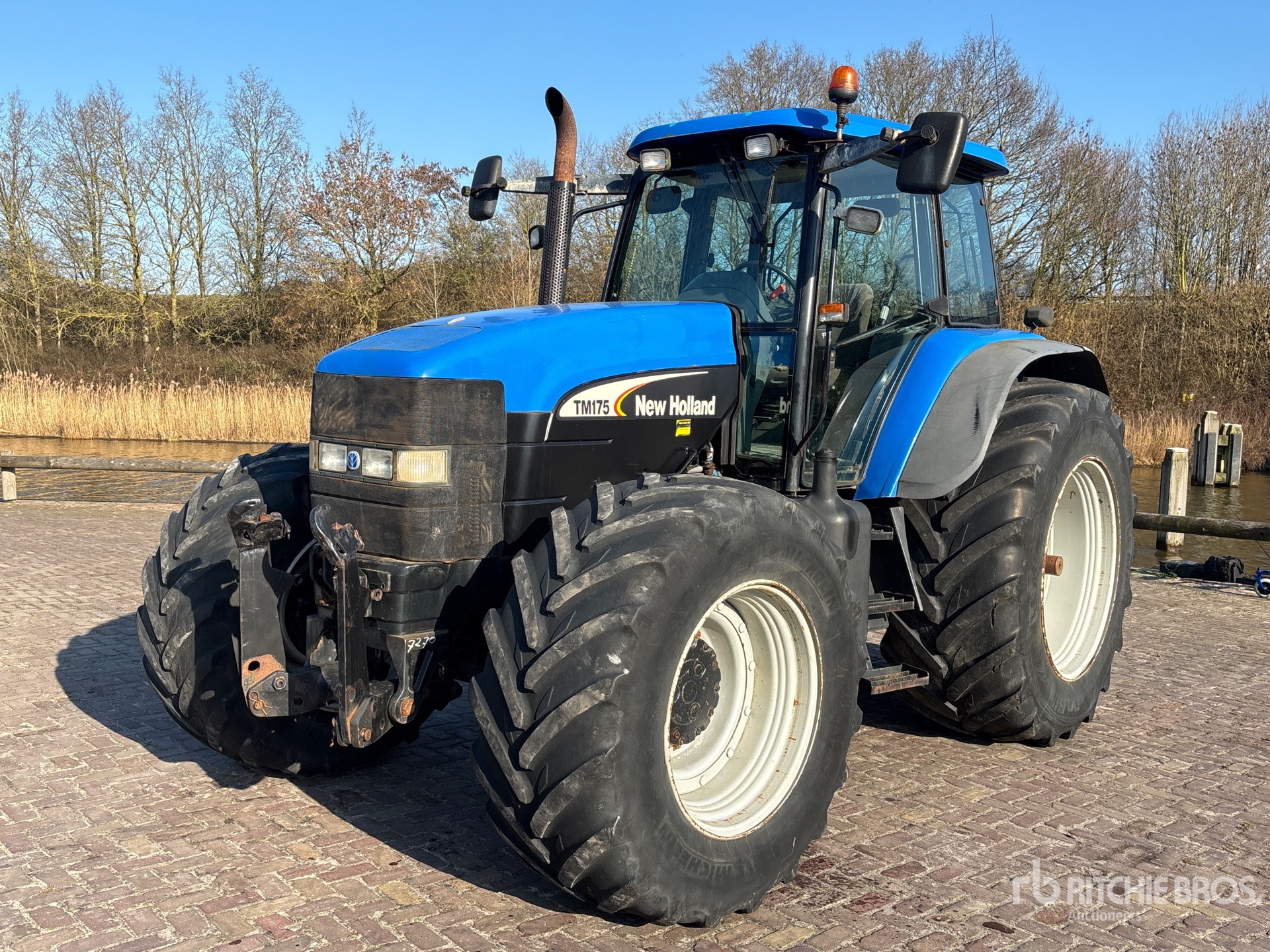 General Appearance with Bild, Ecke vorne links