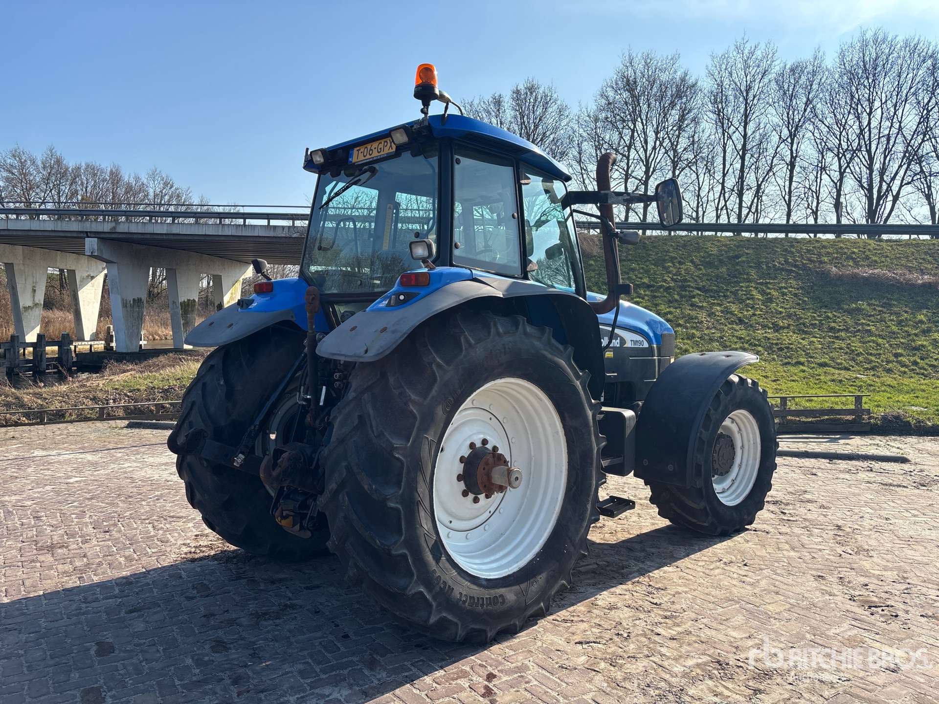 General Appearance with Bild, Ecke hinten rechts