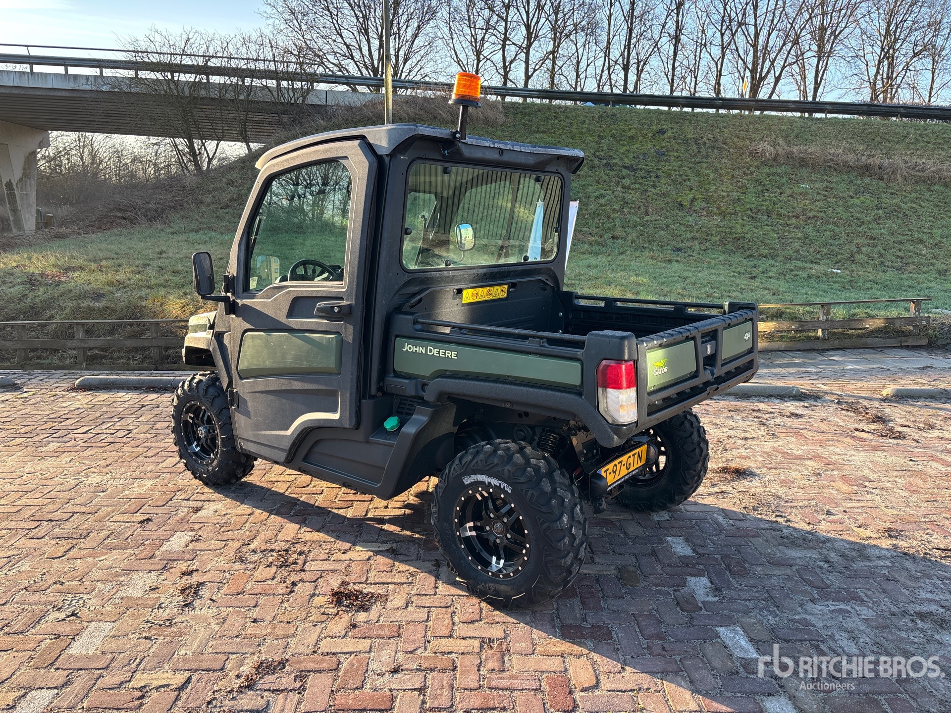 General Appearance with Image, coin arrière droit