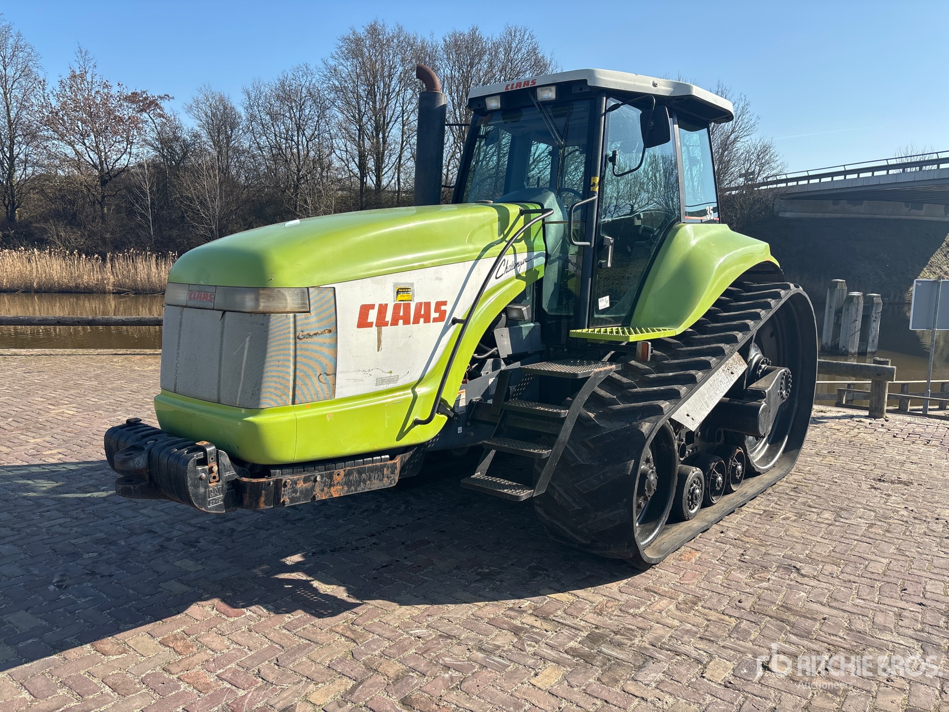 General Appearance with Foto, angolo anteriore sinistro