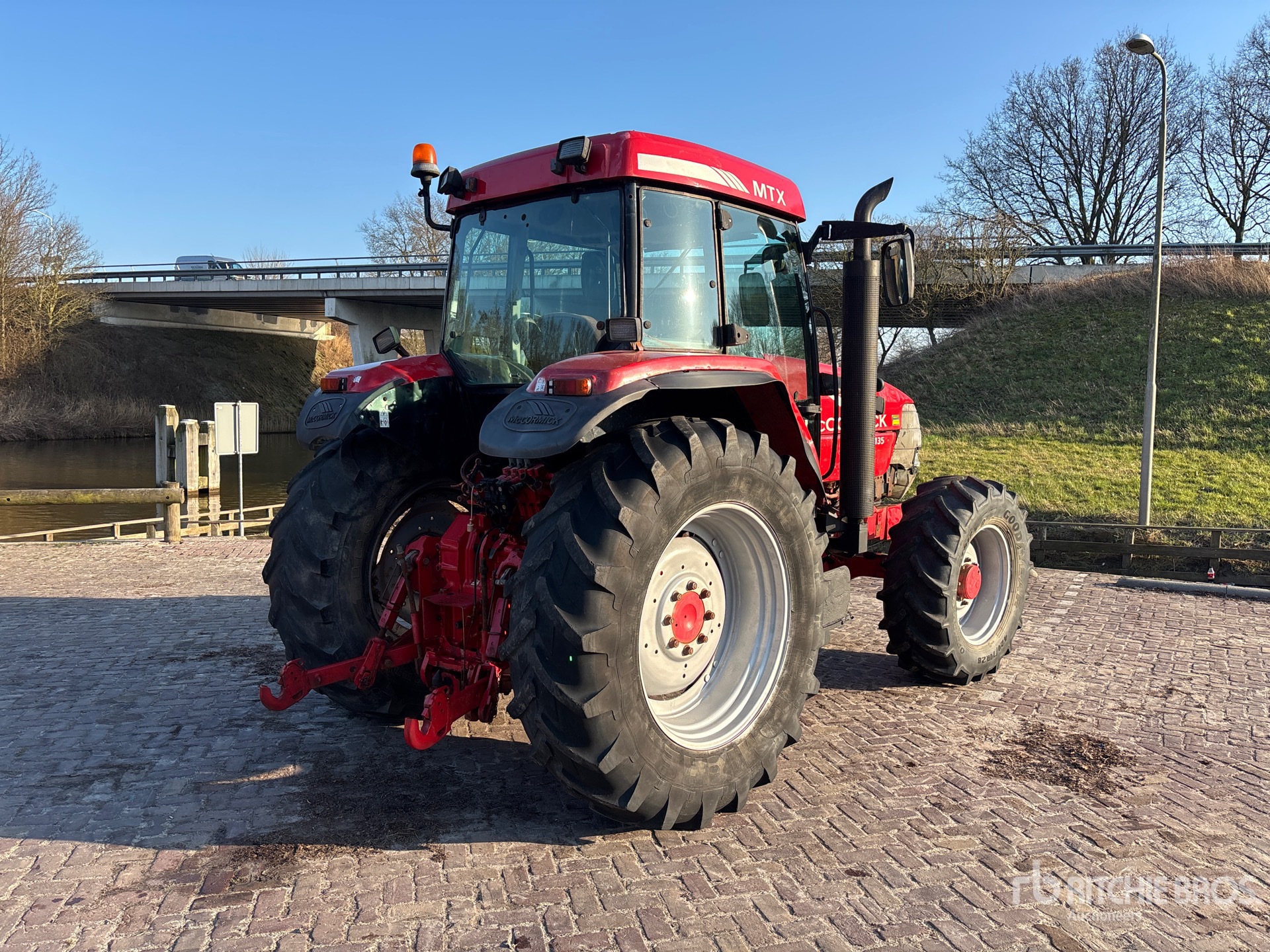 General Appearance with Bild, Ecke hinten links