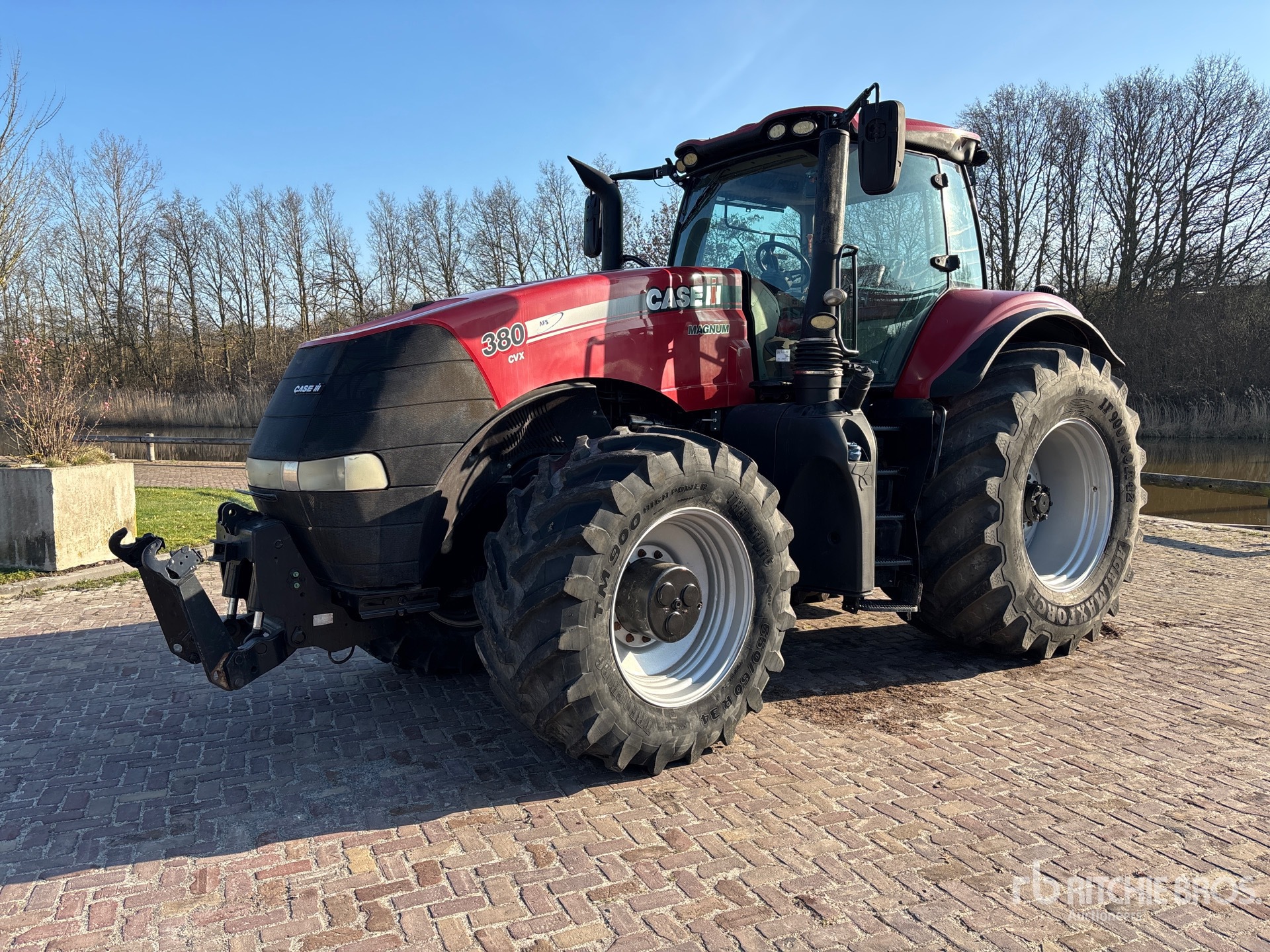 General Appearance with Bild, Ecke vorne links