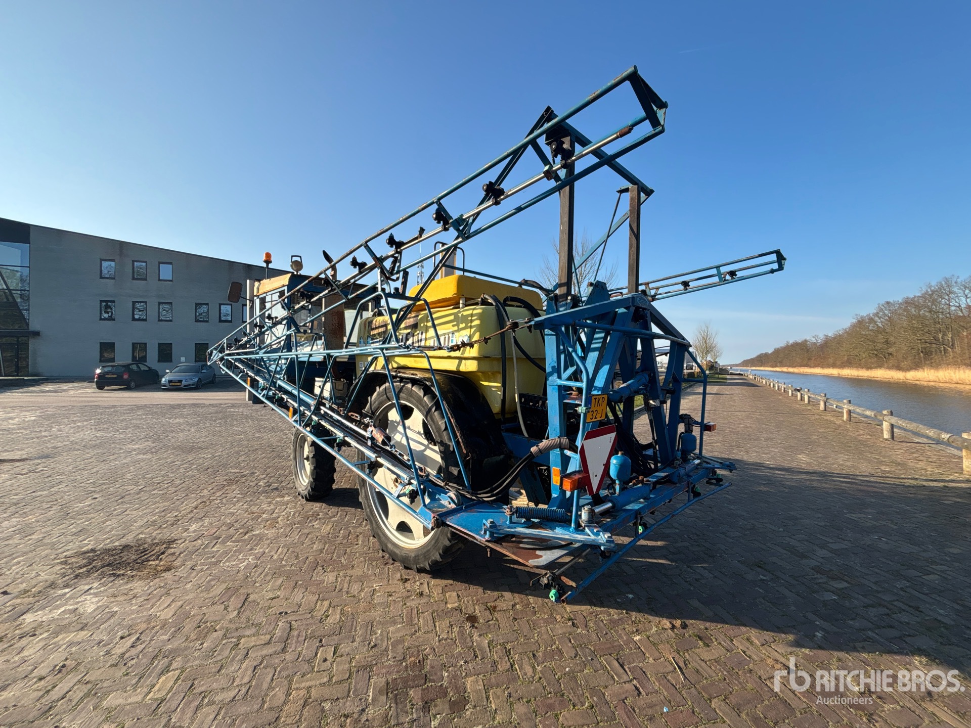 General Appearance with Foto, angolo posteriore sinistro