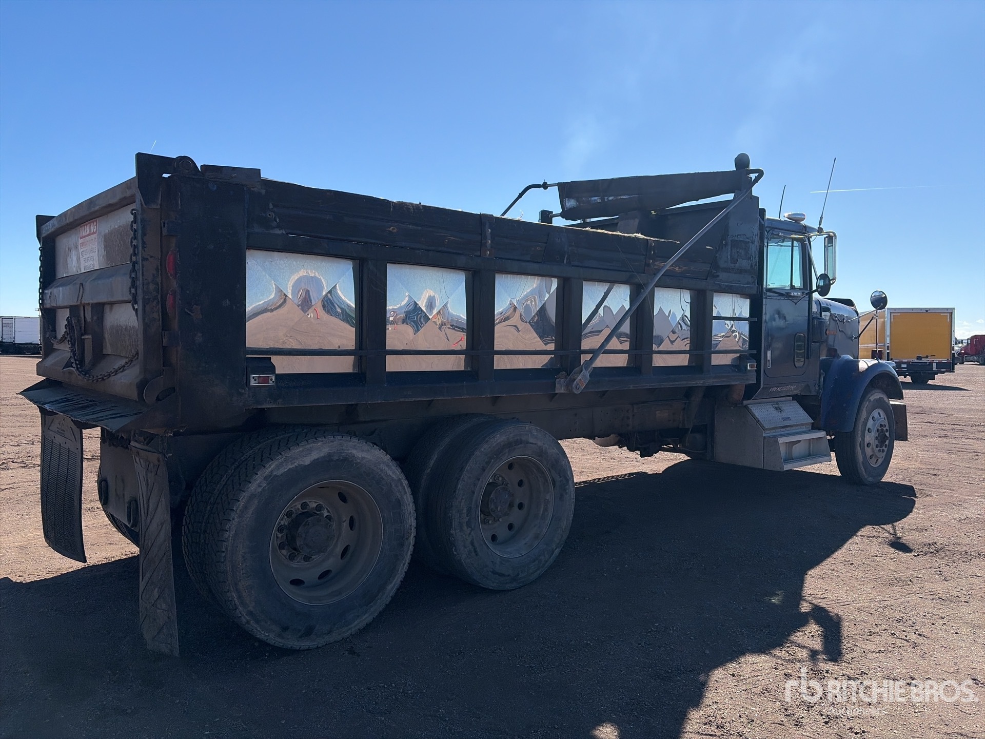 General Appearance with Imagen: esquina trasera derecha