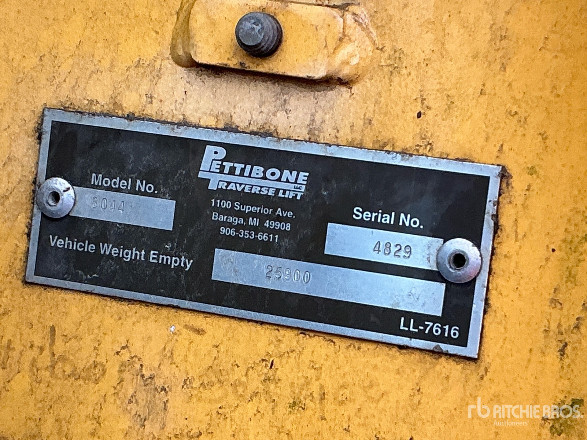 Photo of a 1988 Pettibone 8044