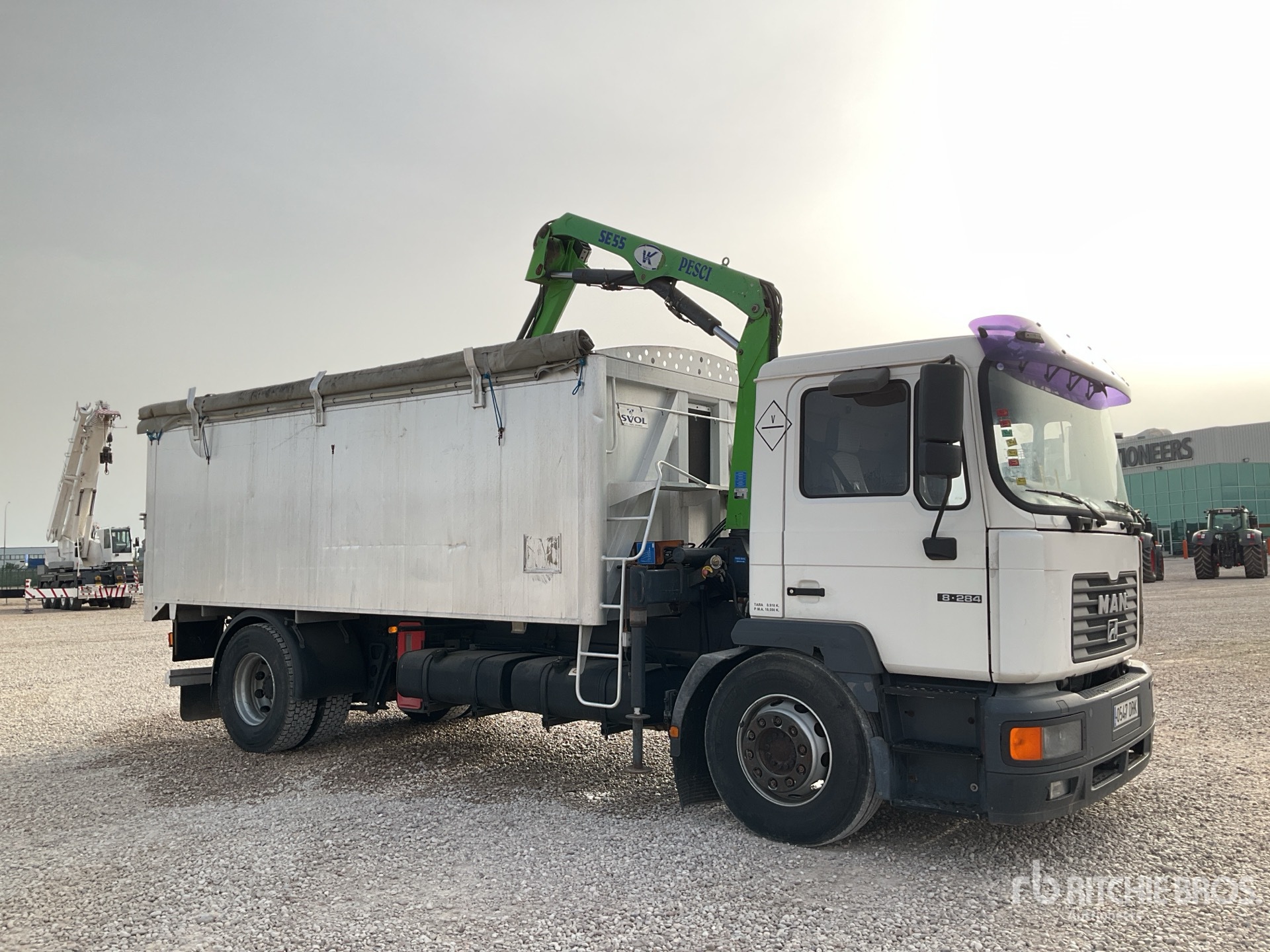 Aspect général with Image, coin avant droit