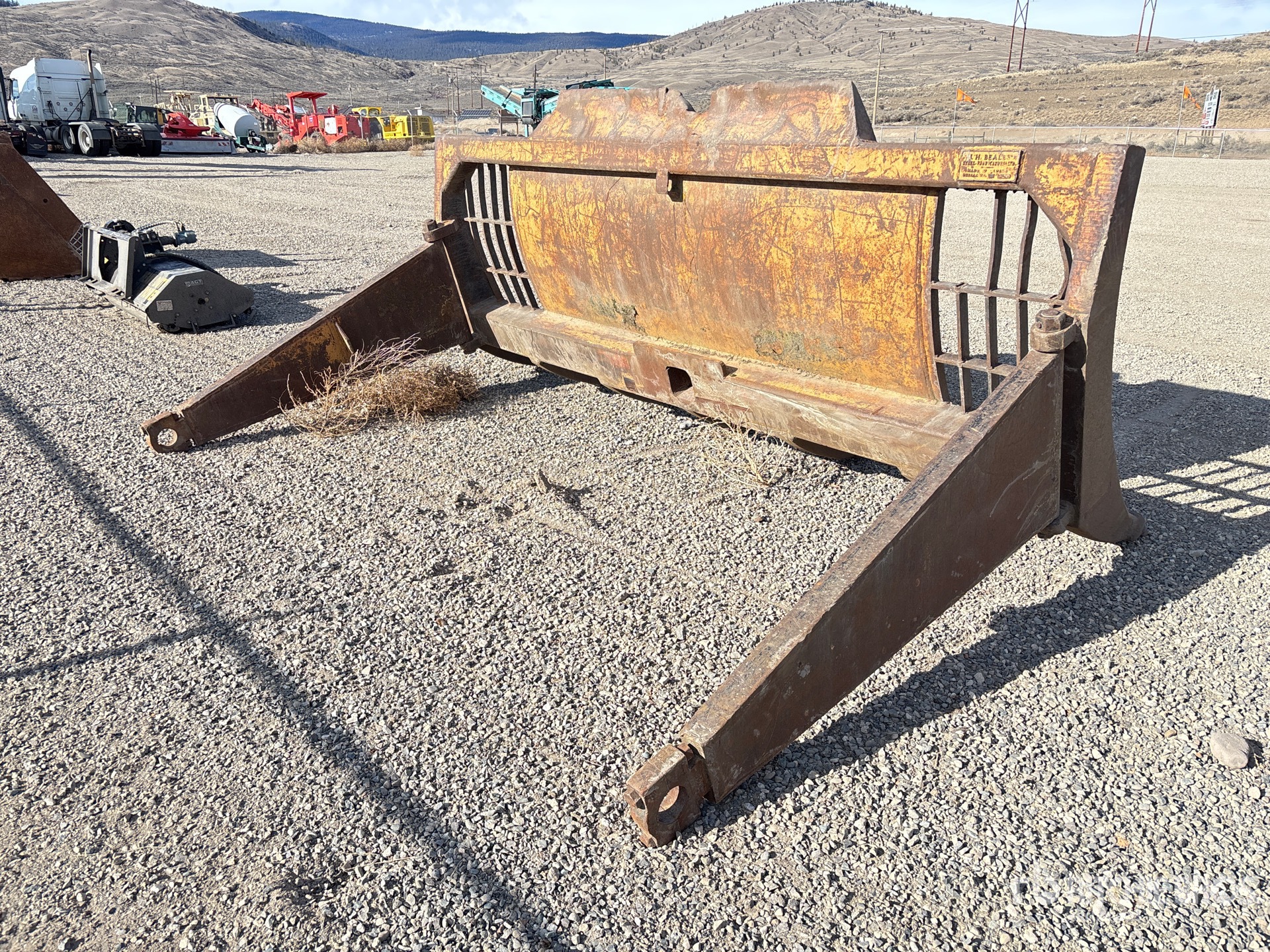 General Appearance with Picture, Right Rear Corner