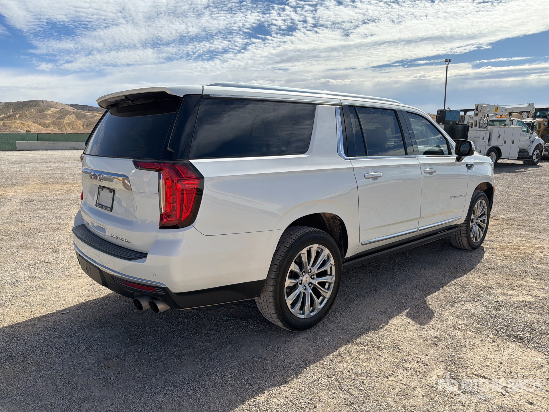 General Appearance with Picture, Right Rear Corner