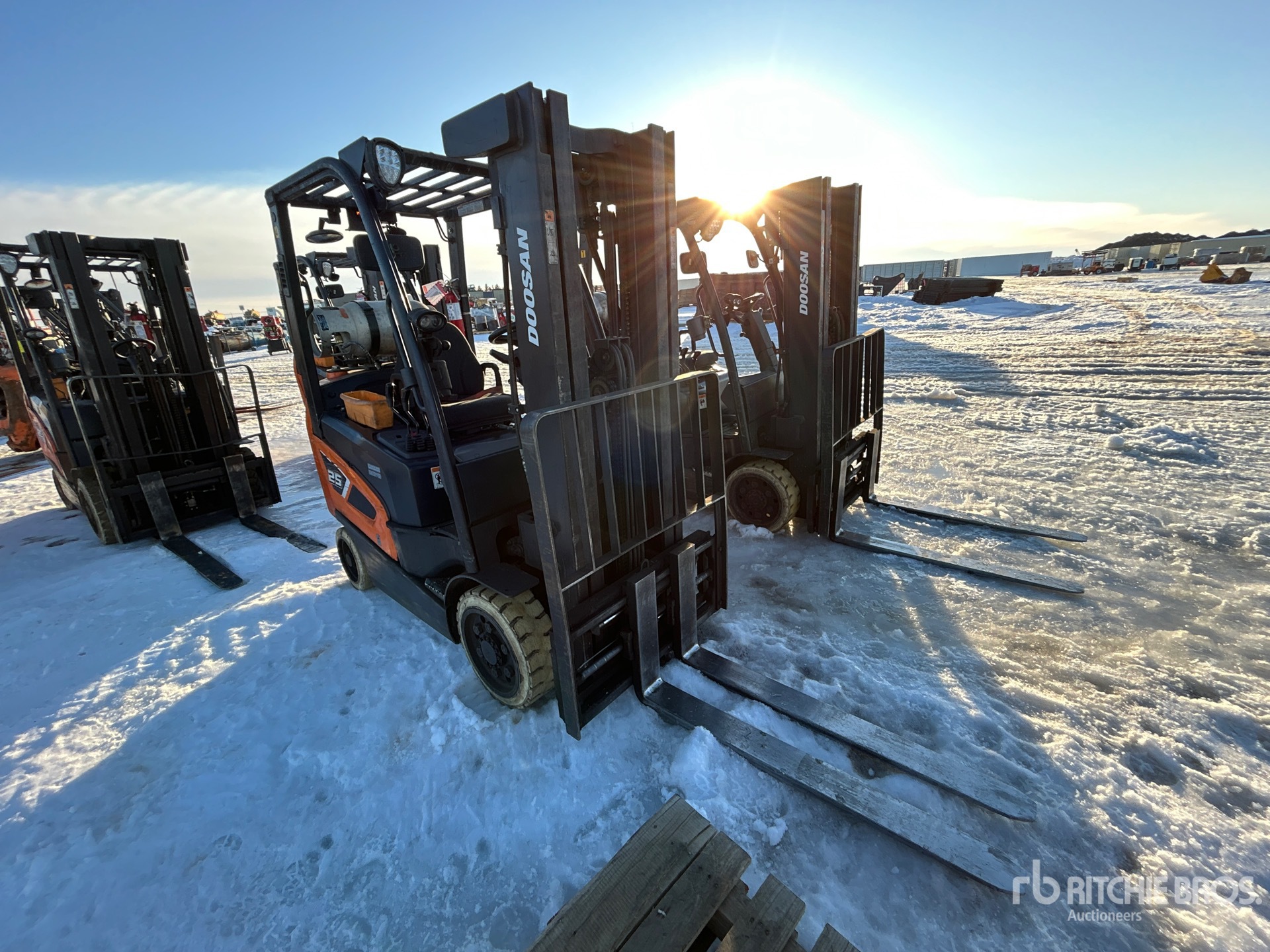 General Appearance with Picture, Right Front Corner