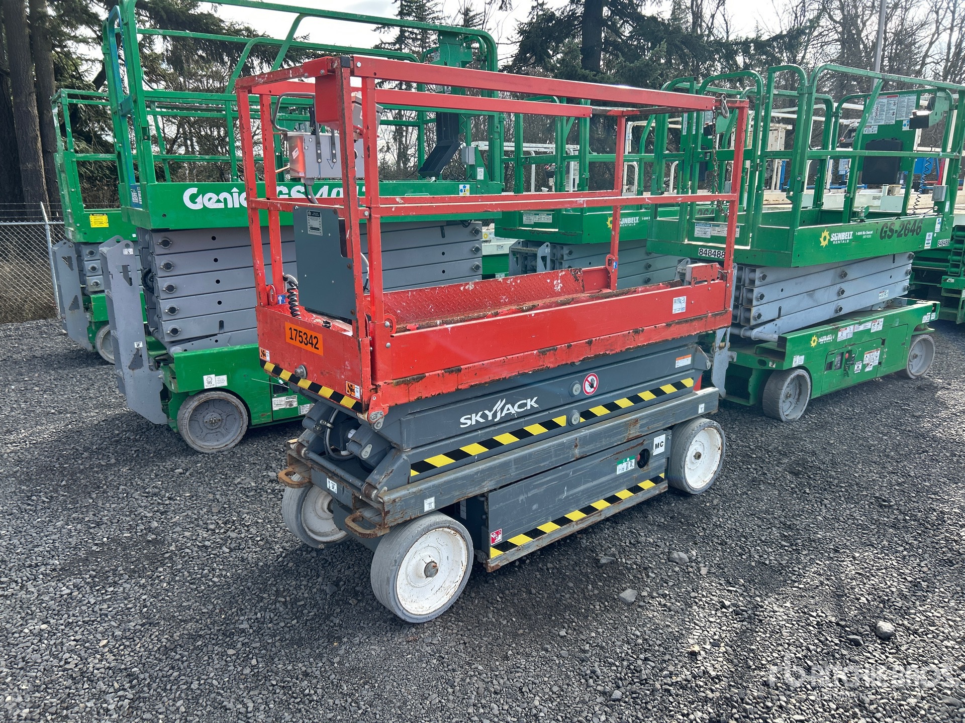 General Appearance with Picture, Left Front Corner