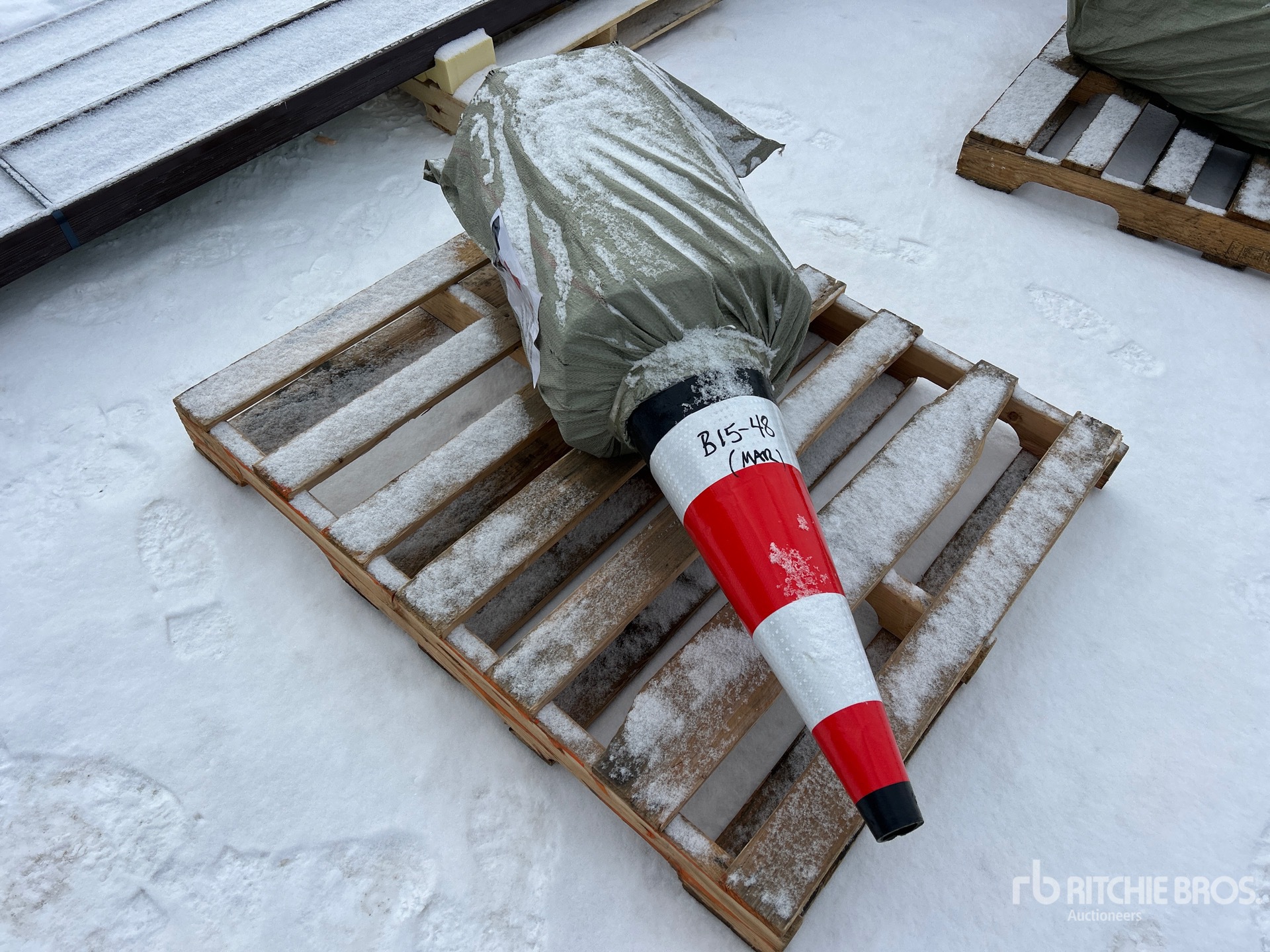 General Appearance with Bild, Ecke vorne rechts