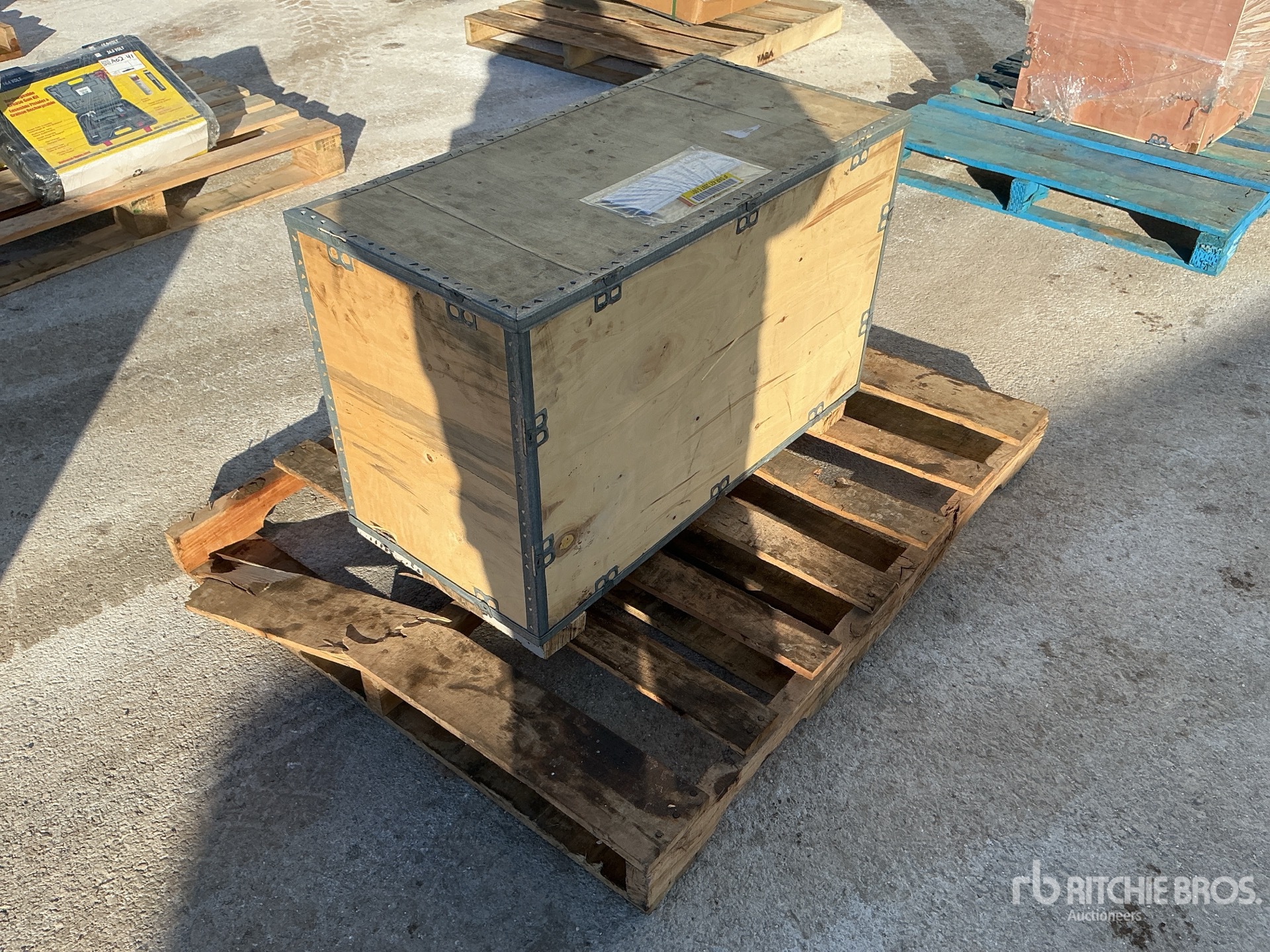 General Appearance with Picture, Right Front Corner