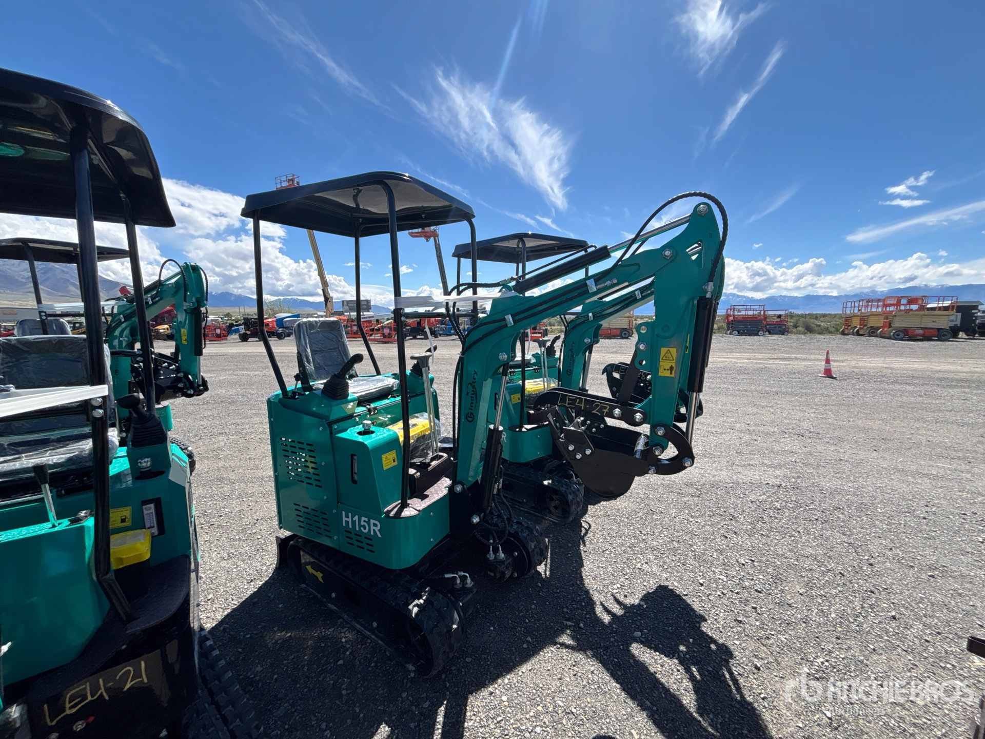 General Appearance with Picture, Right Front Corner