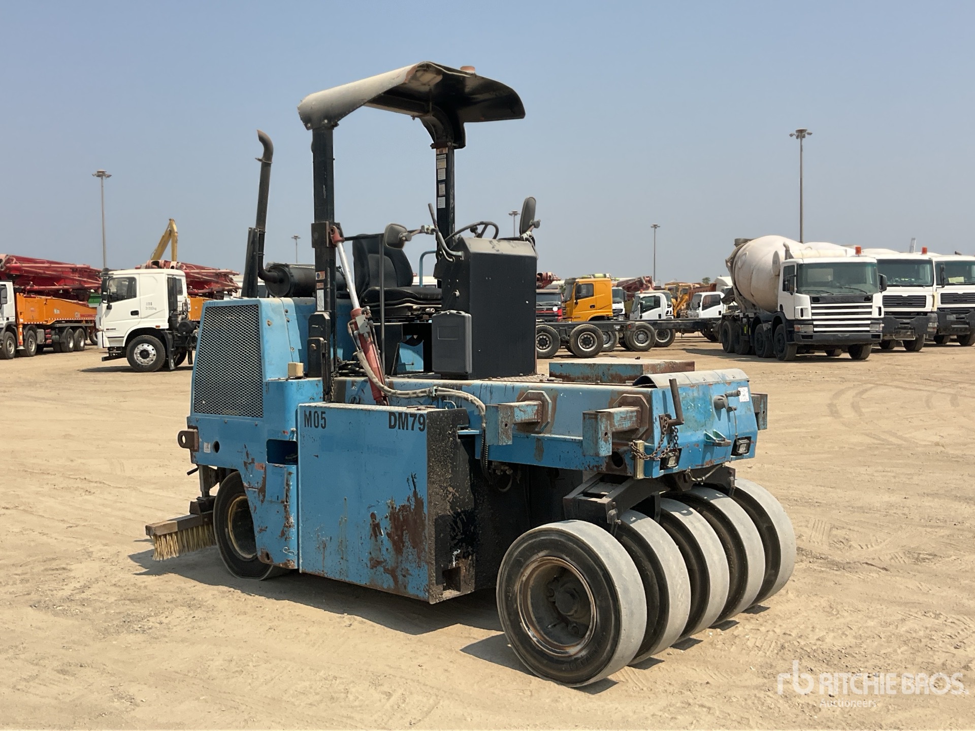 General Appearance with Bild, Ecke vorne rechts