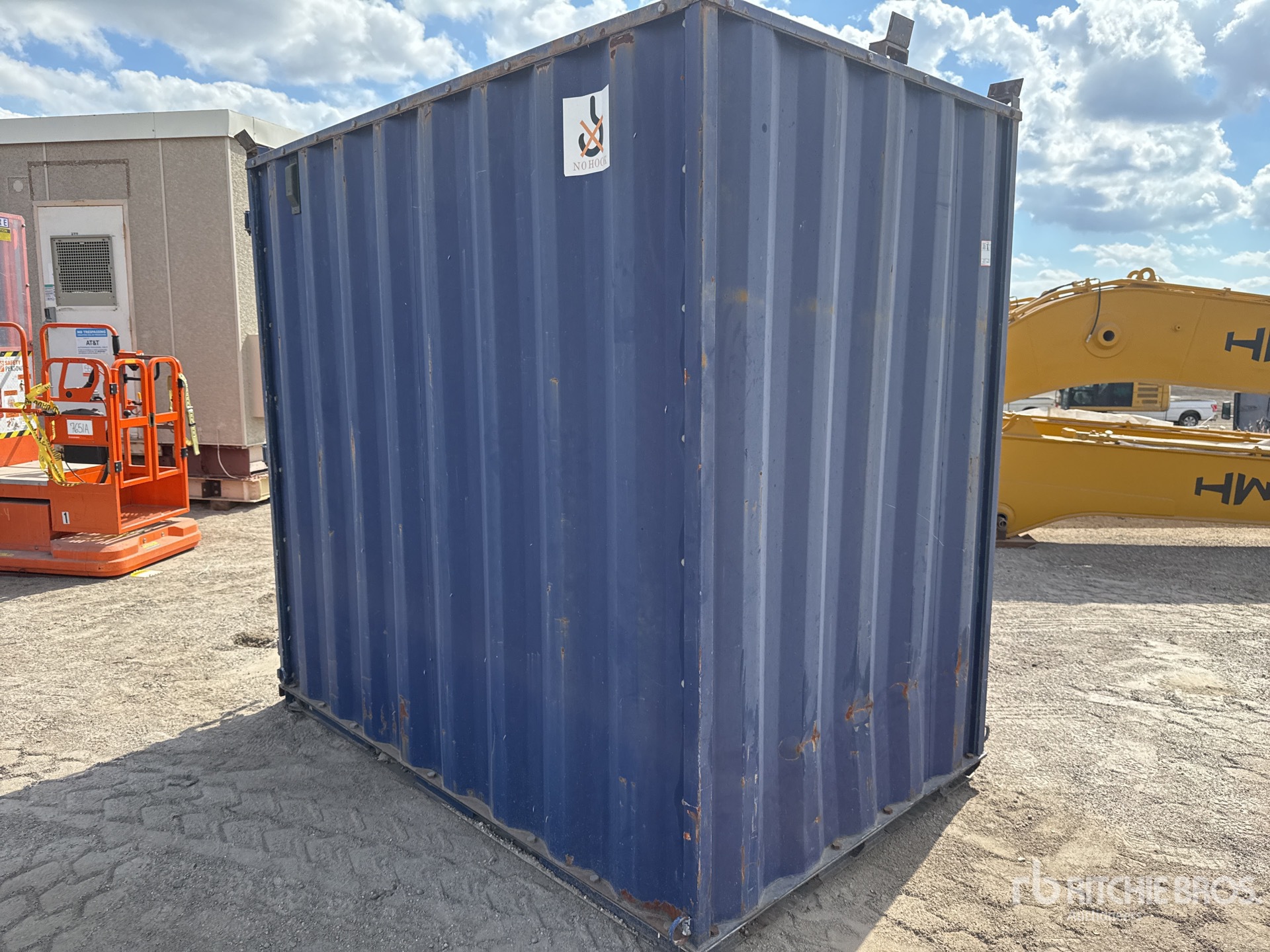 General Appearance with Bild, Ecke vorne rechts