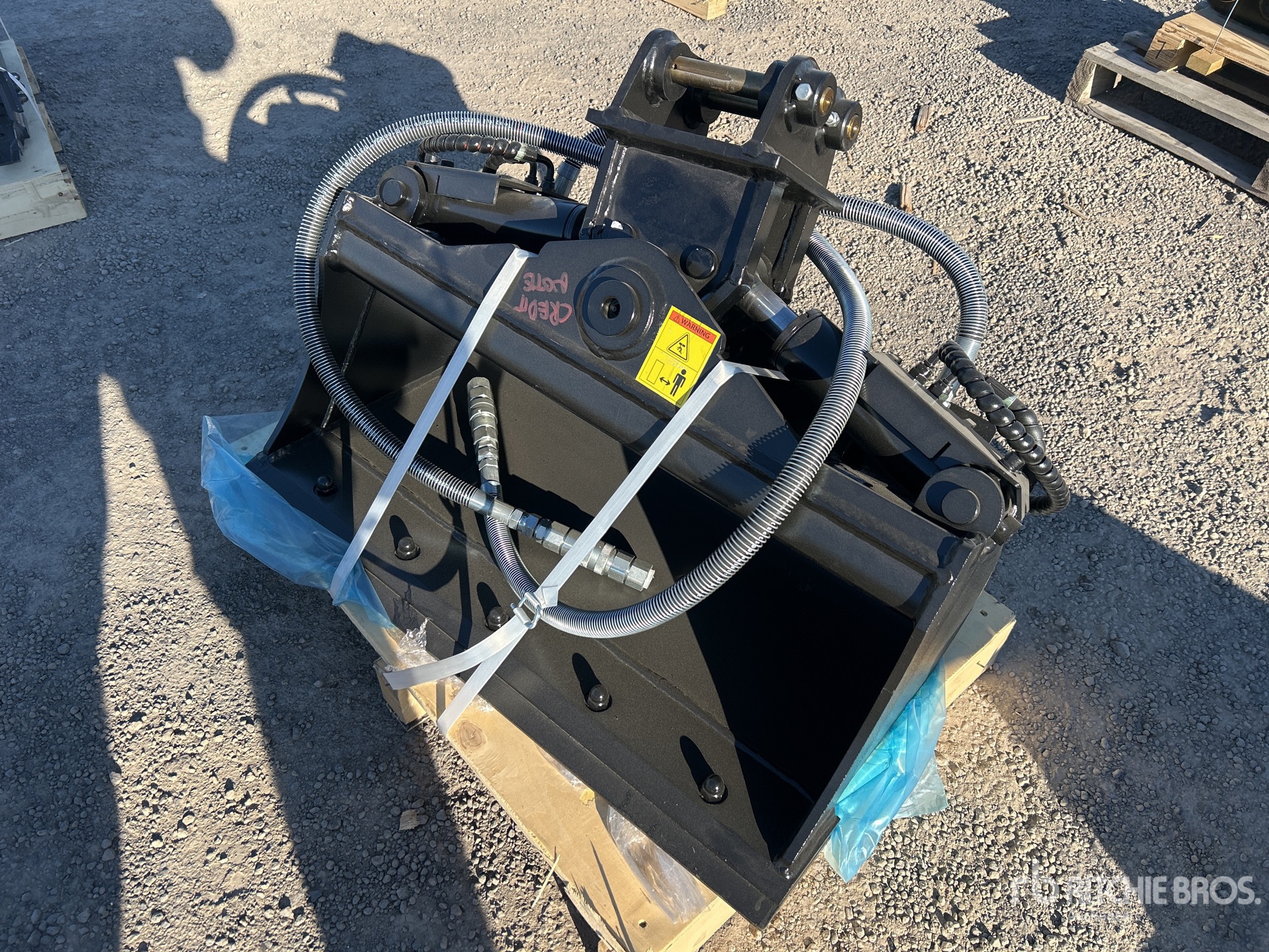 General Appearance with Foto, angolo anteriore sinistro