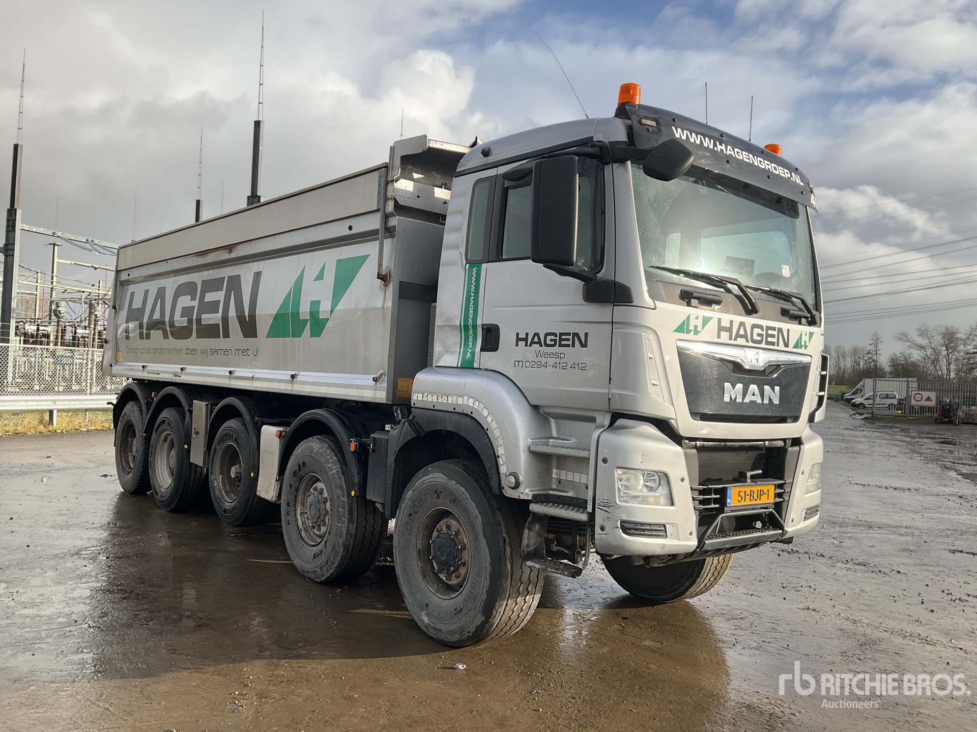 Aspect général with Image, coin avant droit