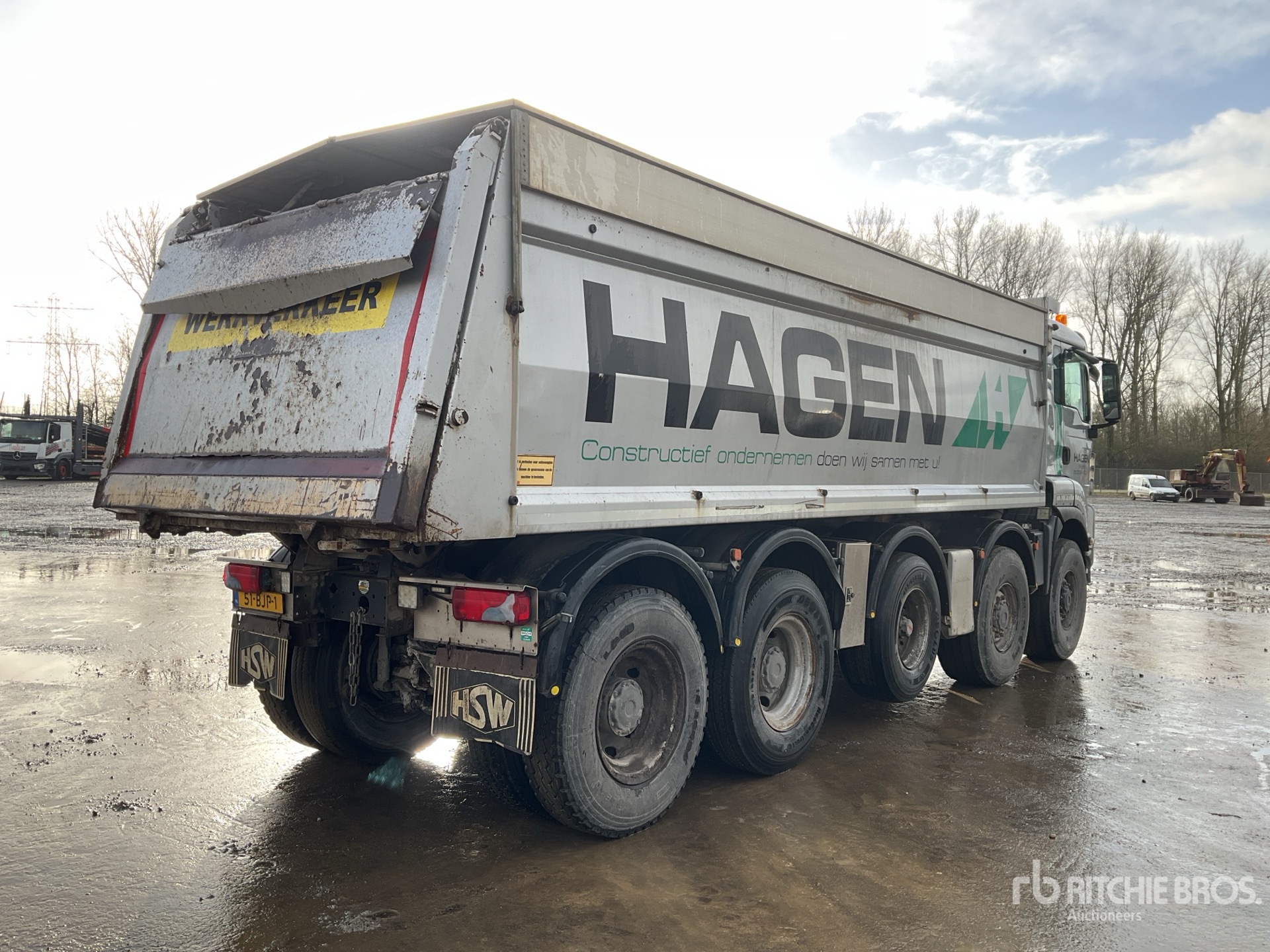 Aspect général with Image, coin arrière droit