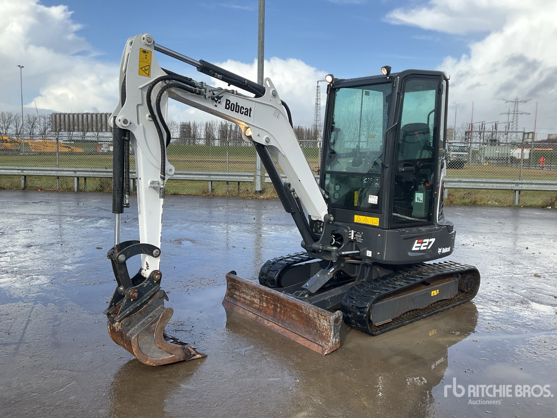 General Appearance with Picture, Left Front Corner