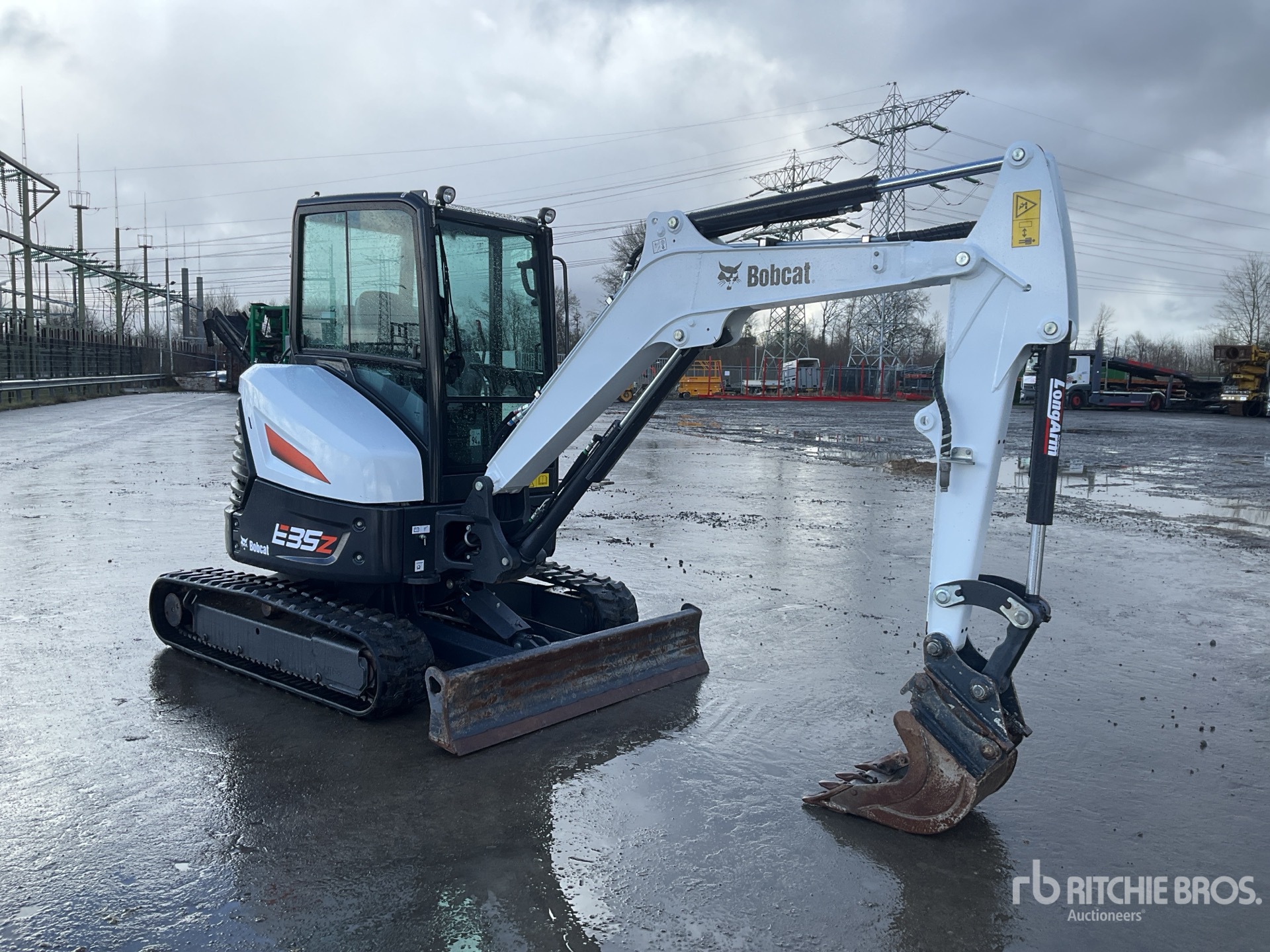 General Appearance with Picture, Right Front Corner