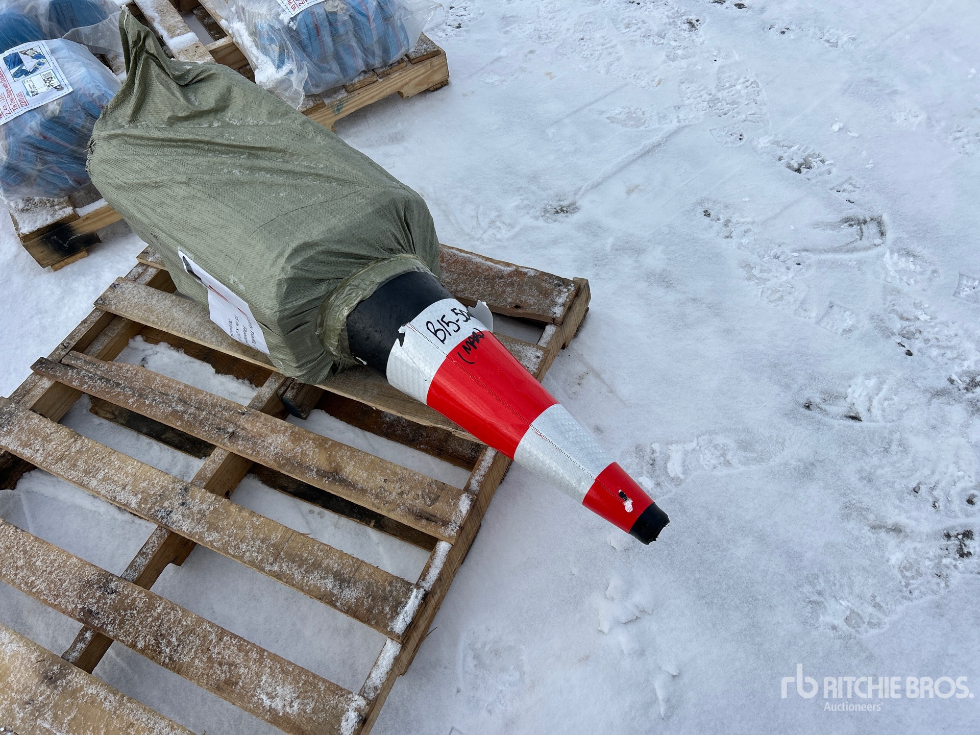 General Appearance with Bild, Ecke vorne rechts