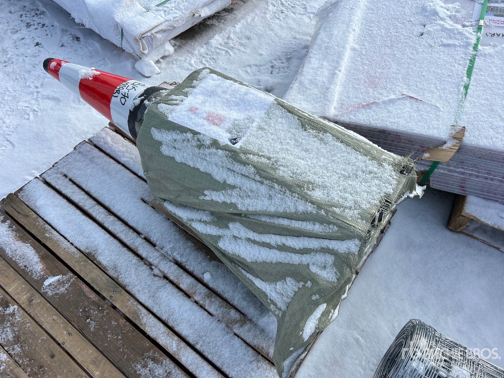 General Appearance with Bild, Ecke vorne links